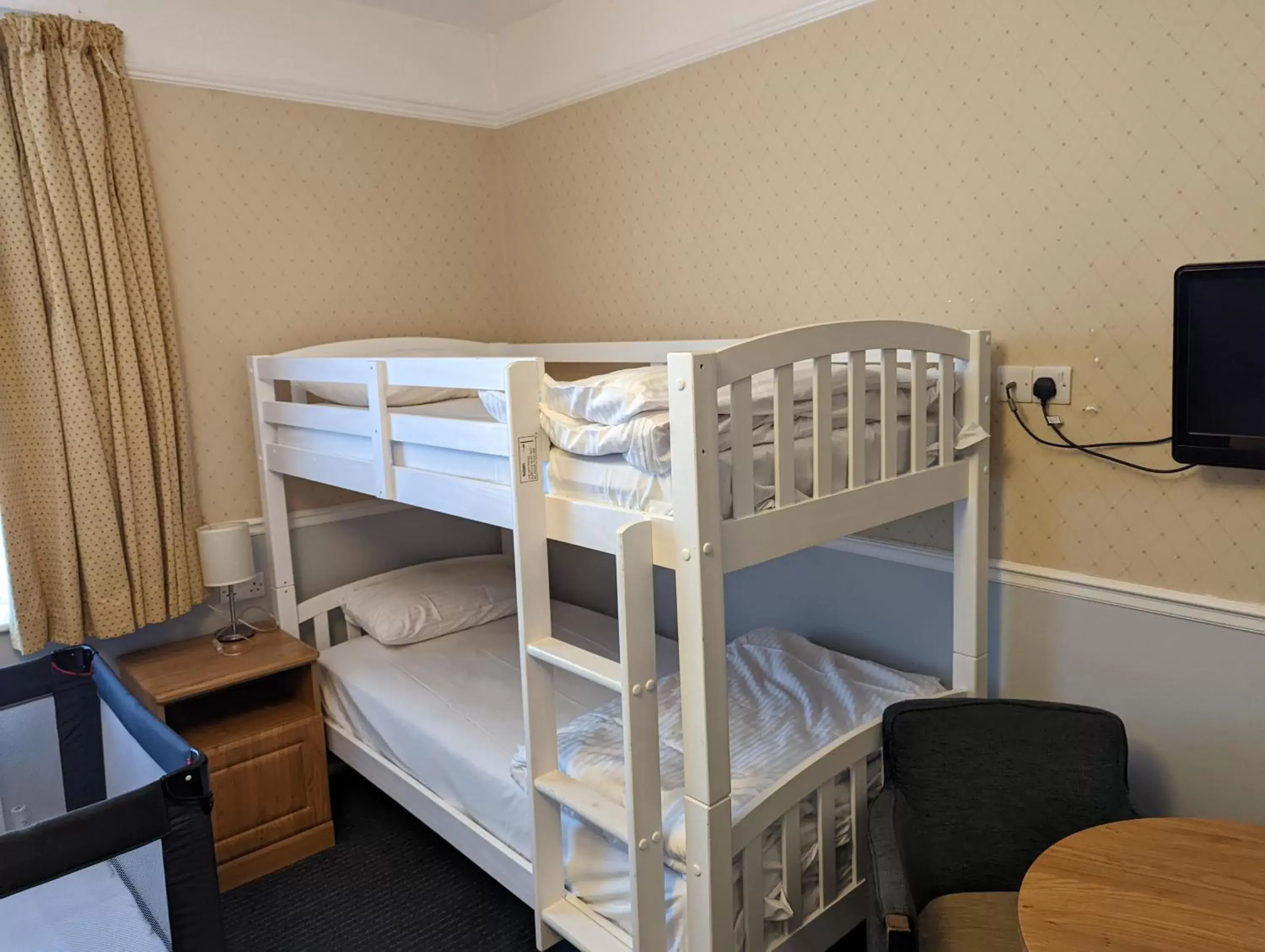 Bedroom, Bunk Bed in The Hermitage Hotel - OCEANA COLLECTION