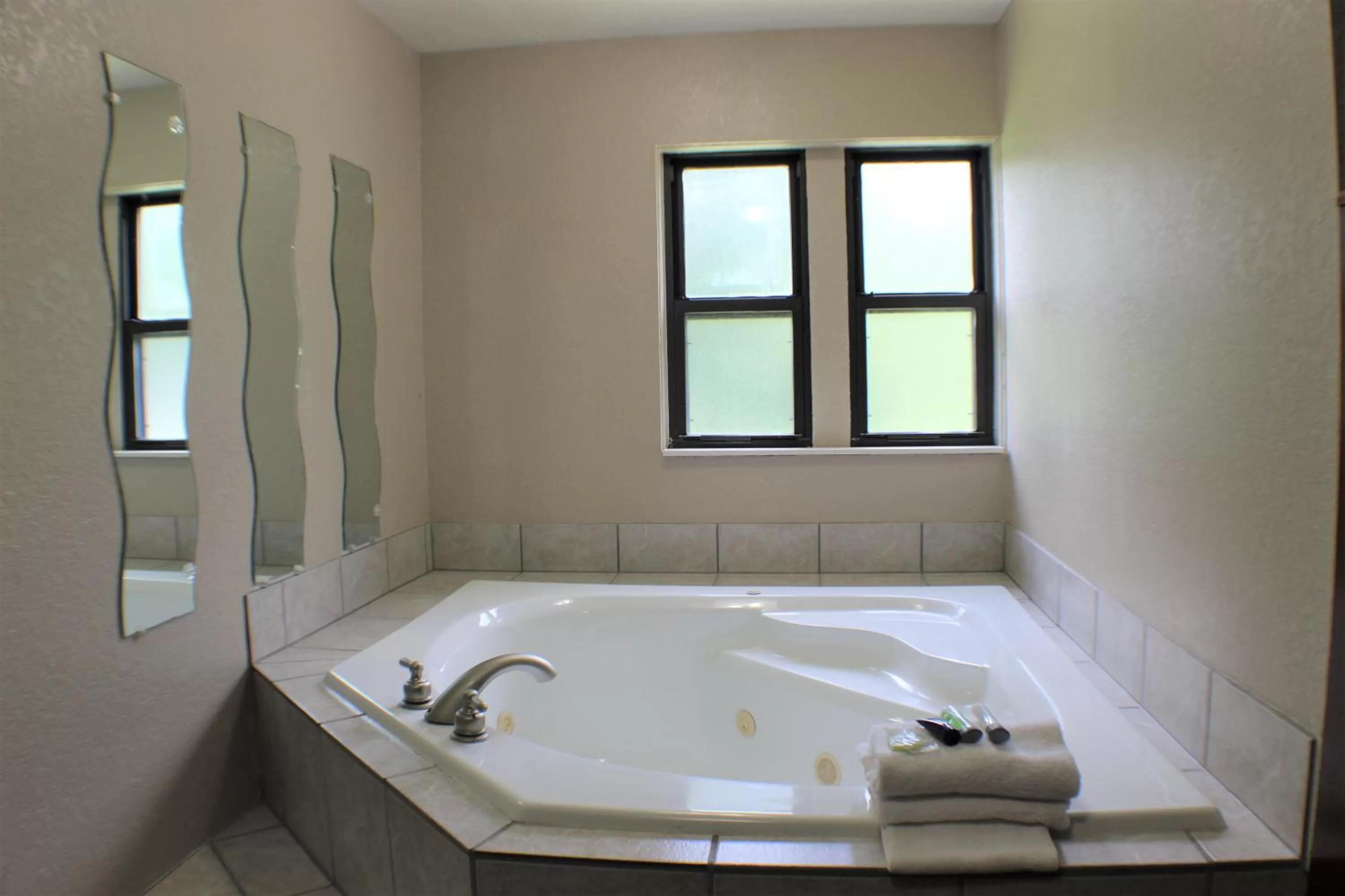 Hot Tub in Chalet Inn