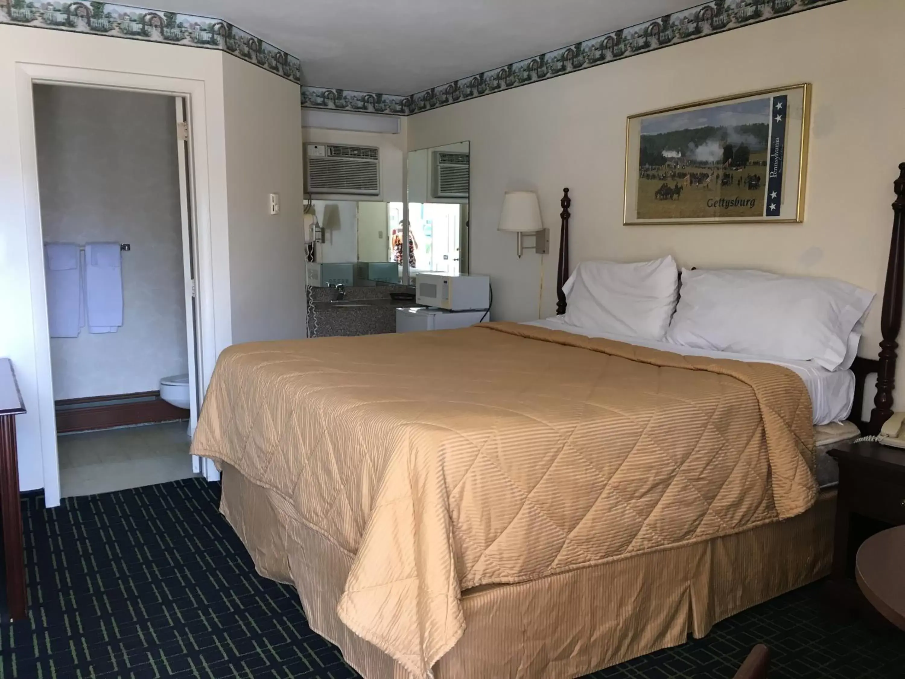 Day, Bed in Red Carpet Inn - Gettysburg