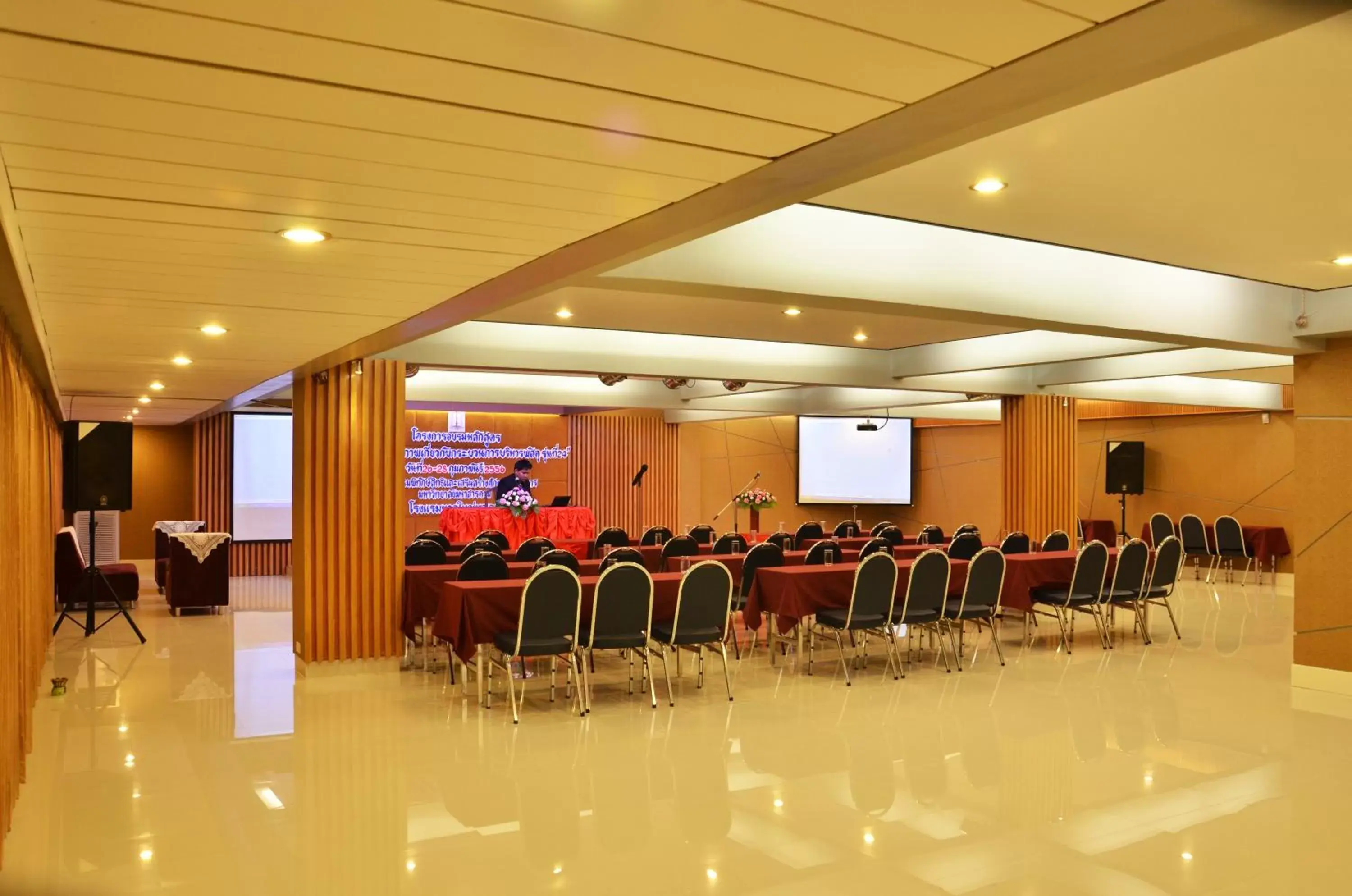 Meeting/conference room in Friendlytel Hotel