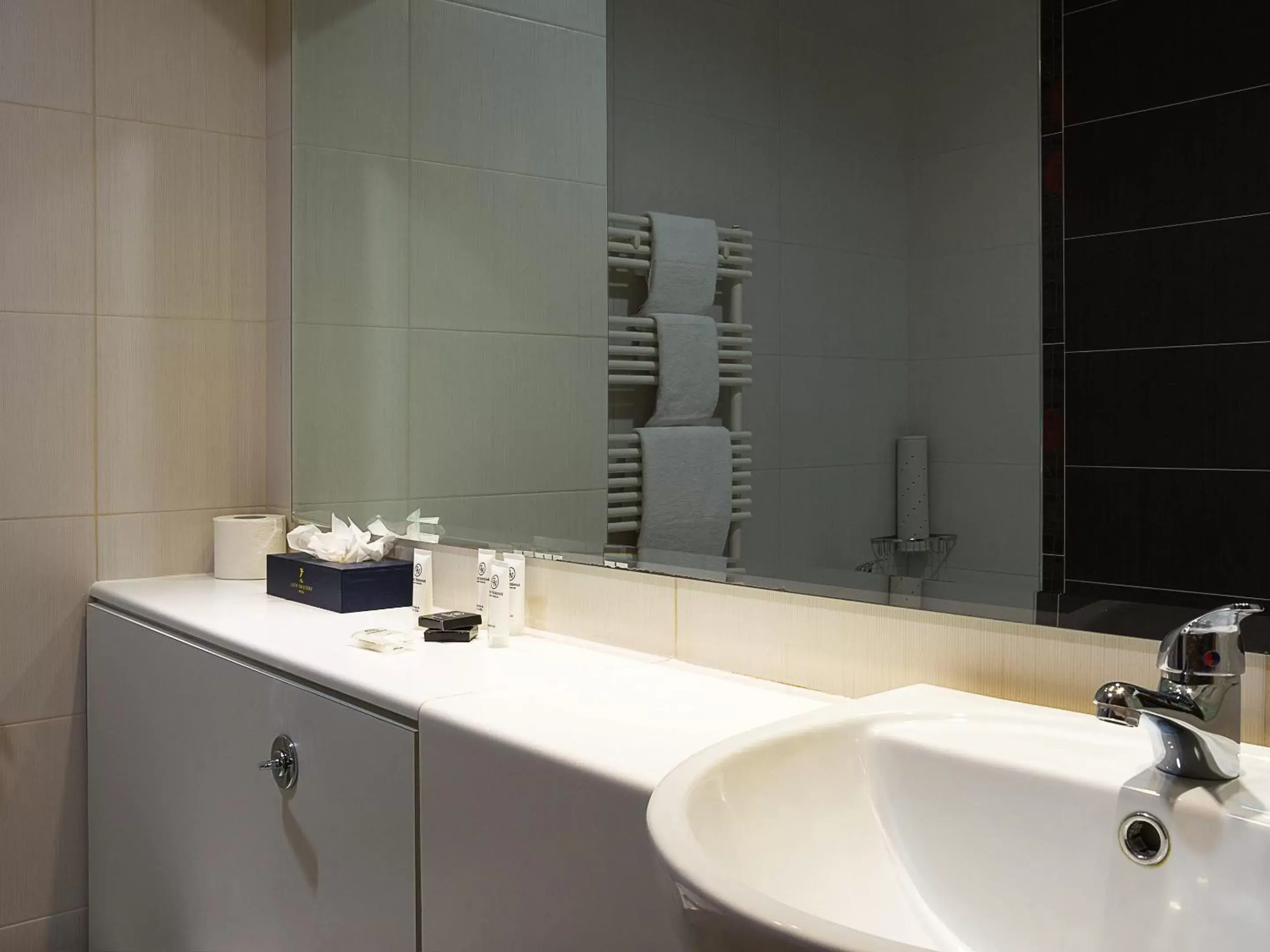 Bathroom in Lady Gregory Hotel, Leisure Club & Beauty Rooms