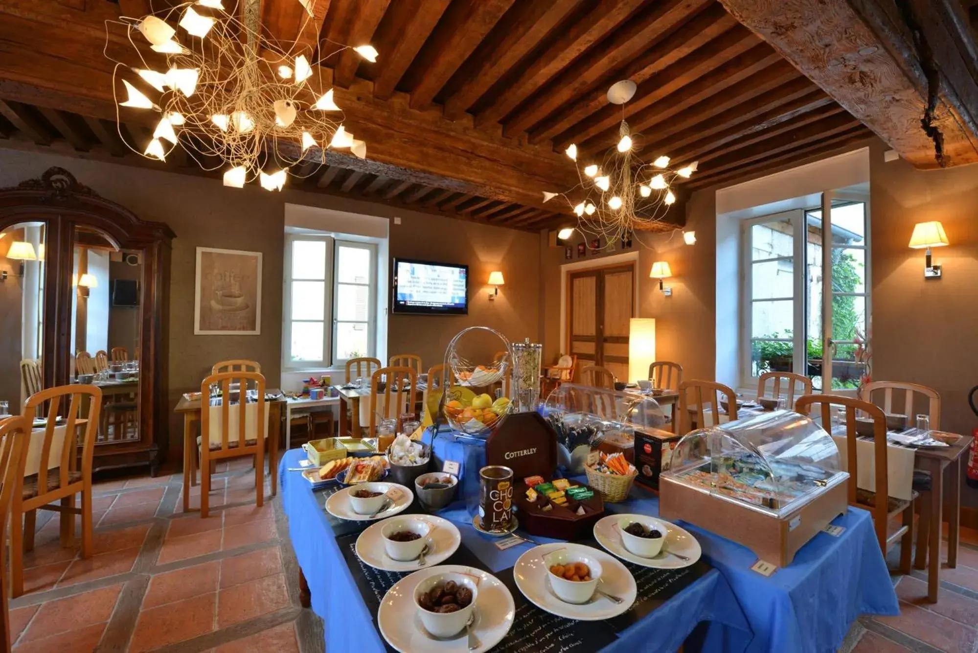 Lounge or bar, Restaurant/Places to Eat in Logis Hotel De La Cote D'or