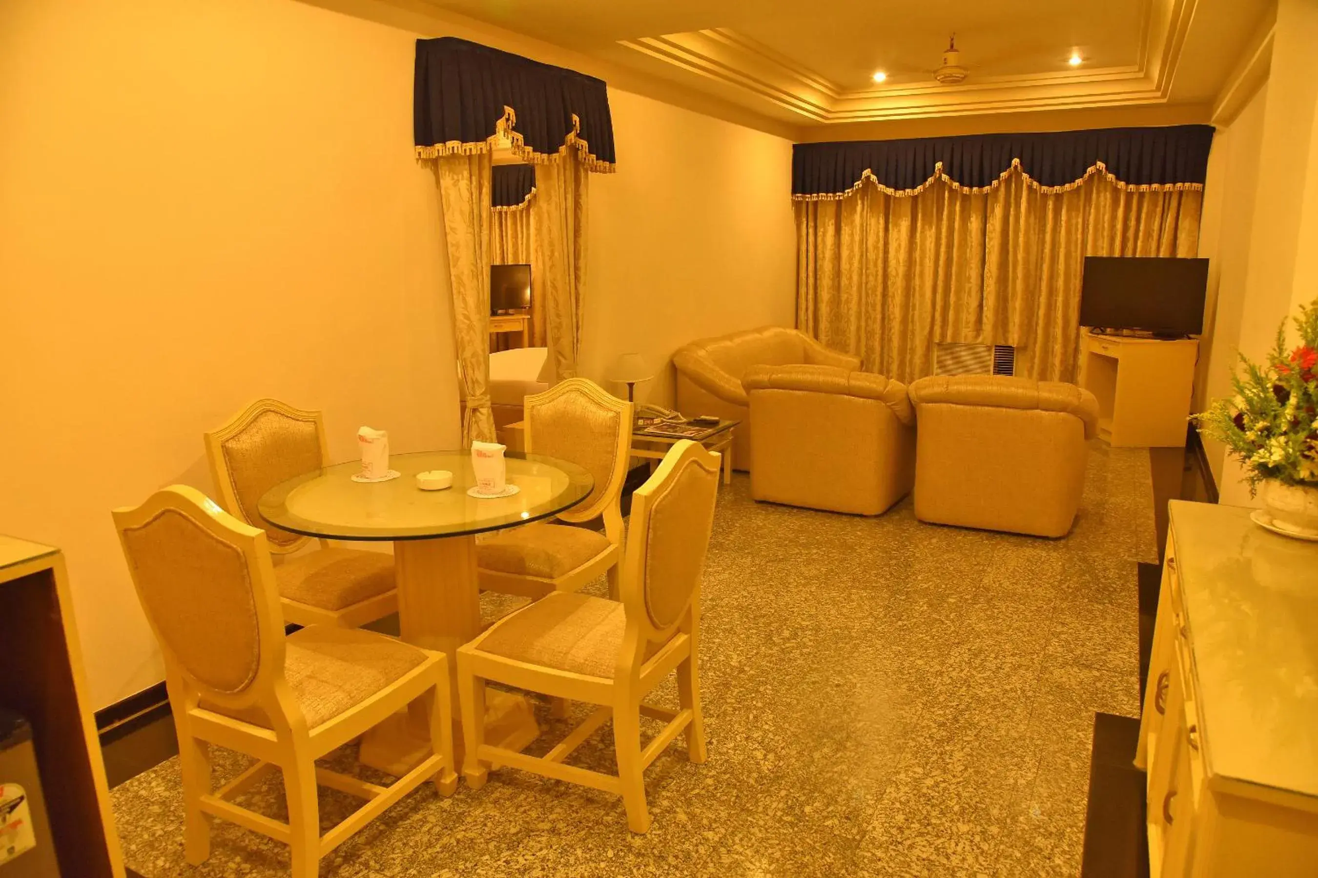 Living room, Restaurant/Places to Eat in Hotel Poonja International