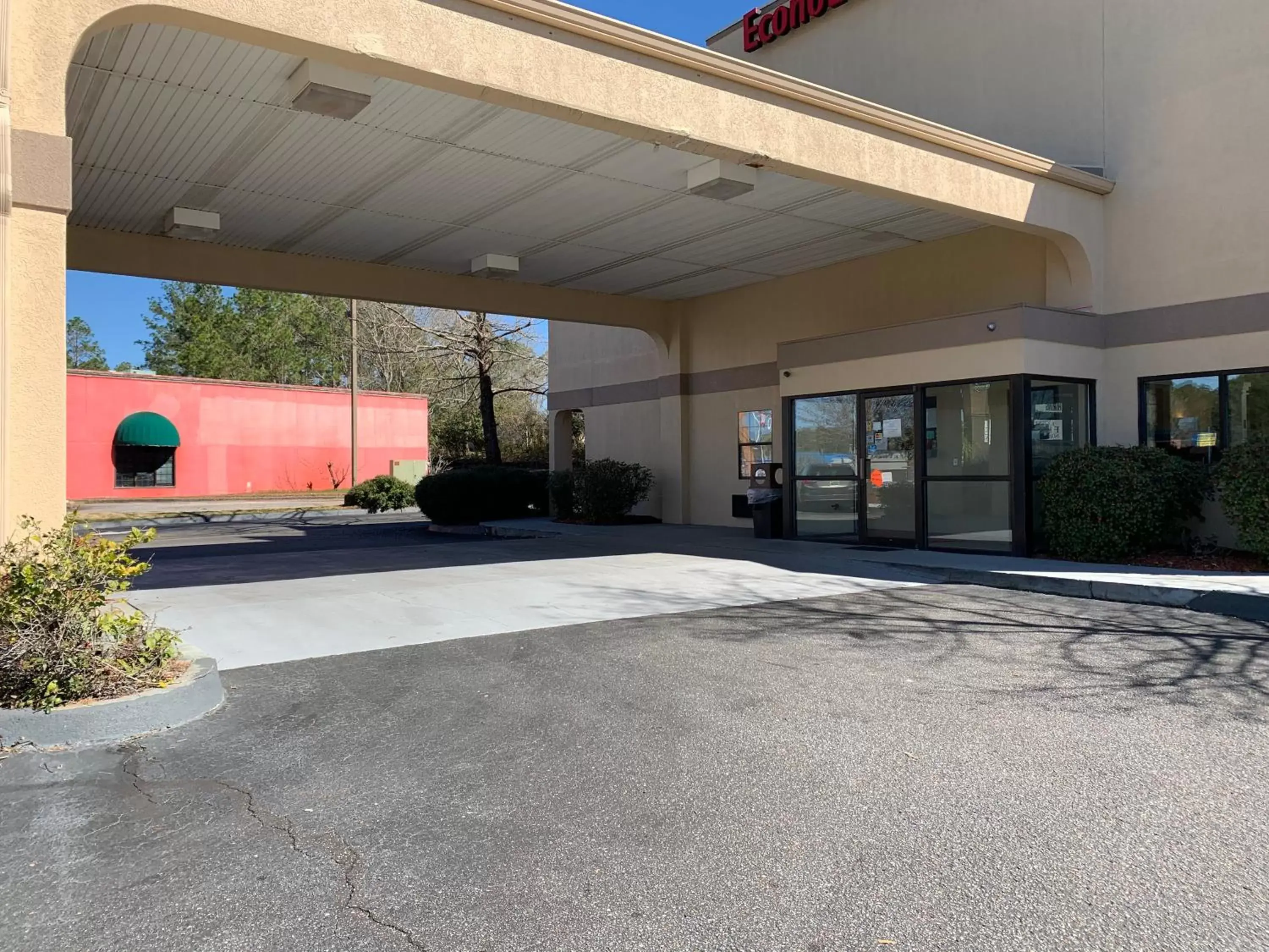 Property building in Econo Lodge Dothan