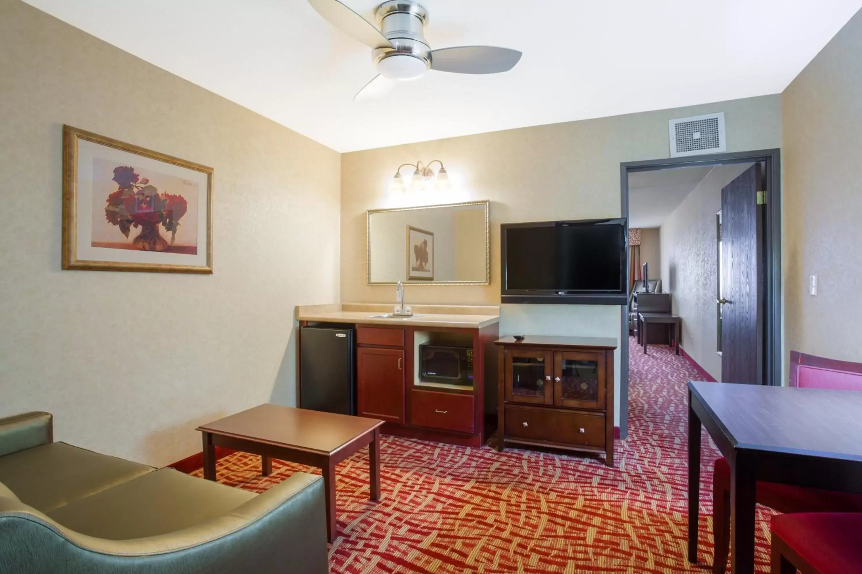Photo of the whole room, TV/Entertainment Center in Holiday Inn Express Layton - I-15, an IHG Hotel