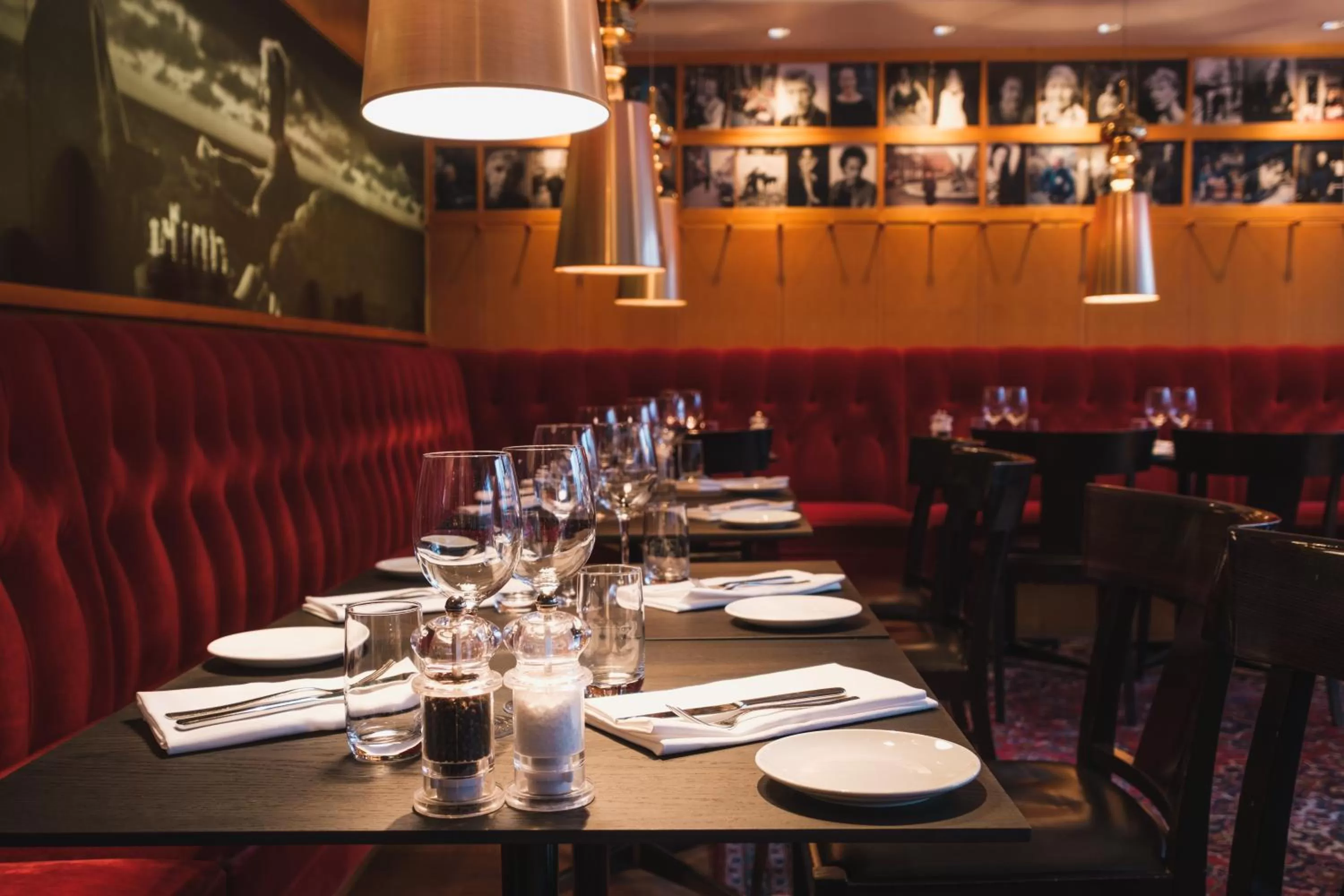 Restaurant/places to eat in Hotel Rival