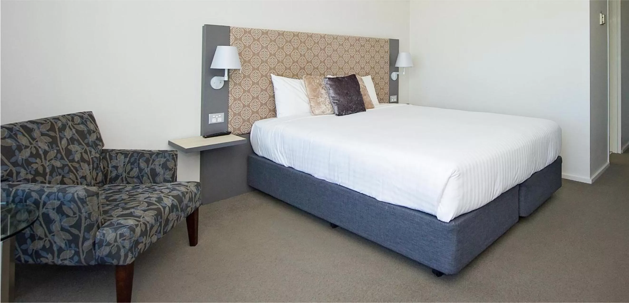 Bedroom, Bed in The Lord Forrest Hotel