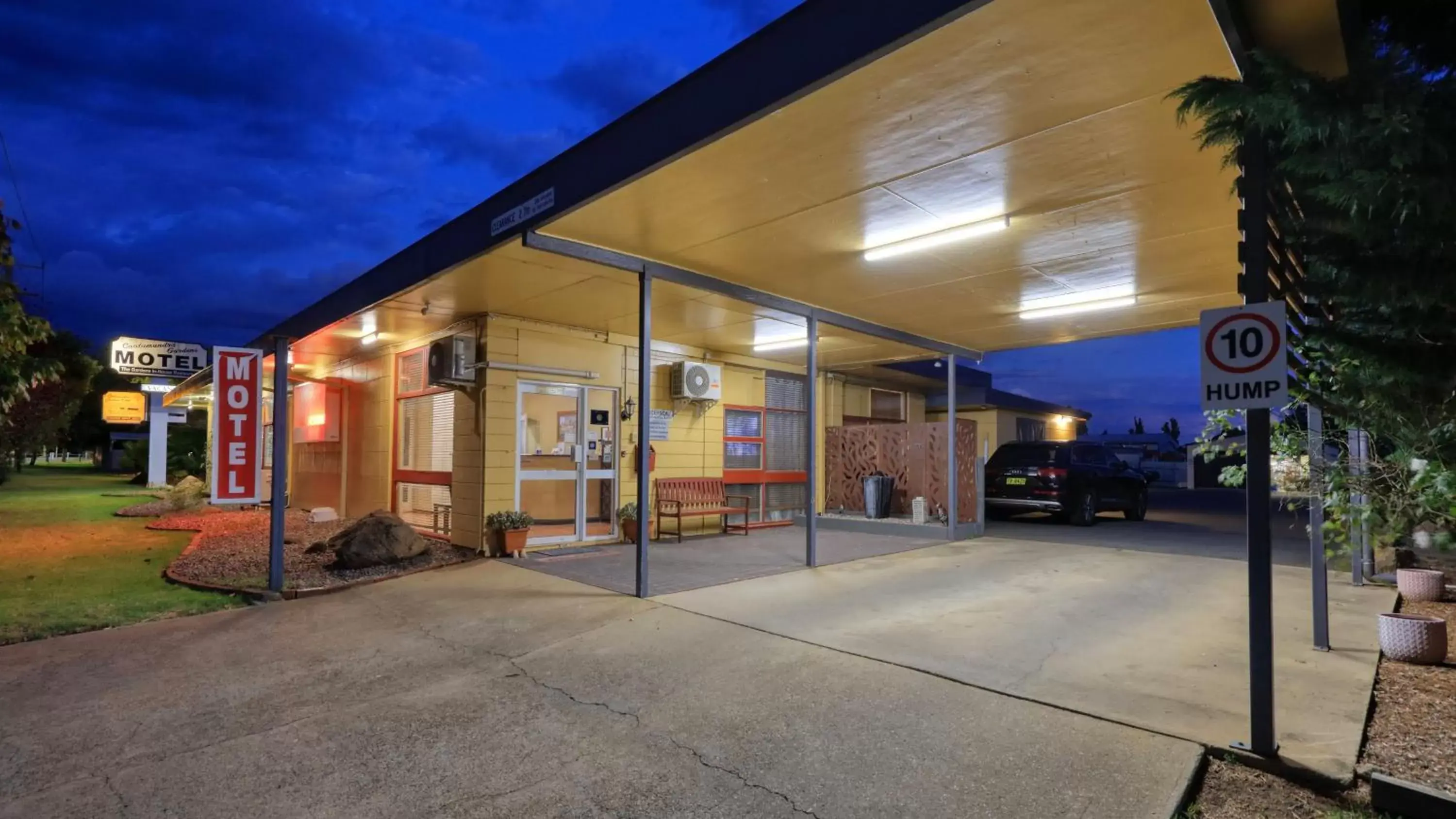 Property building in Cootamundra Gardens Motel