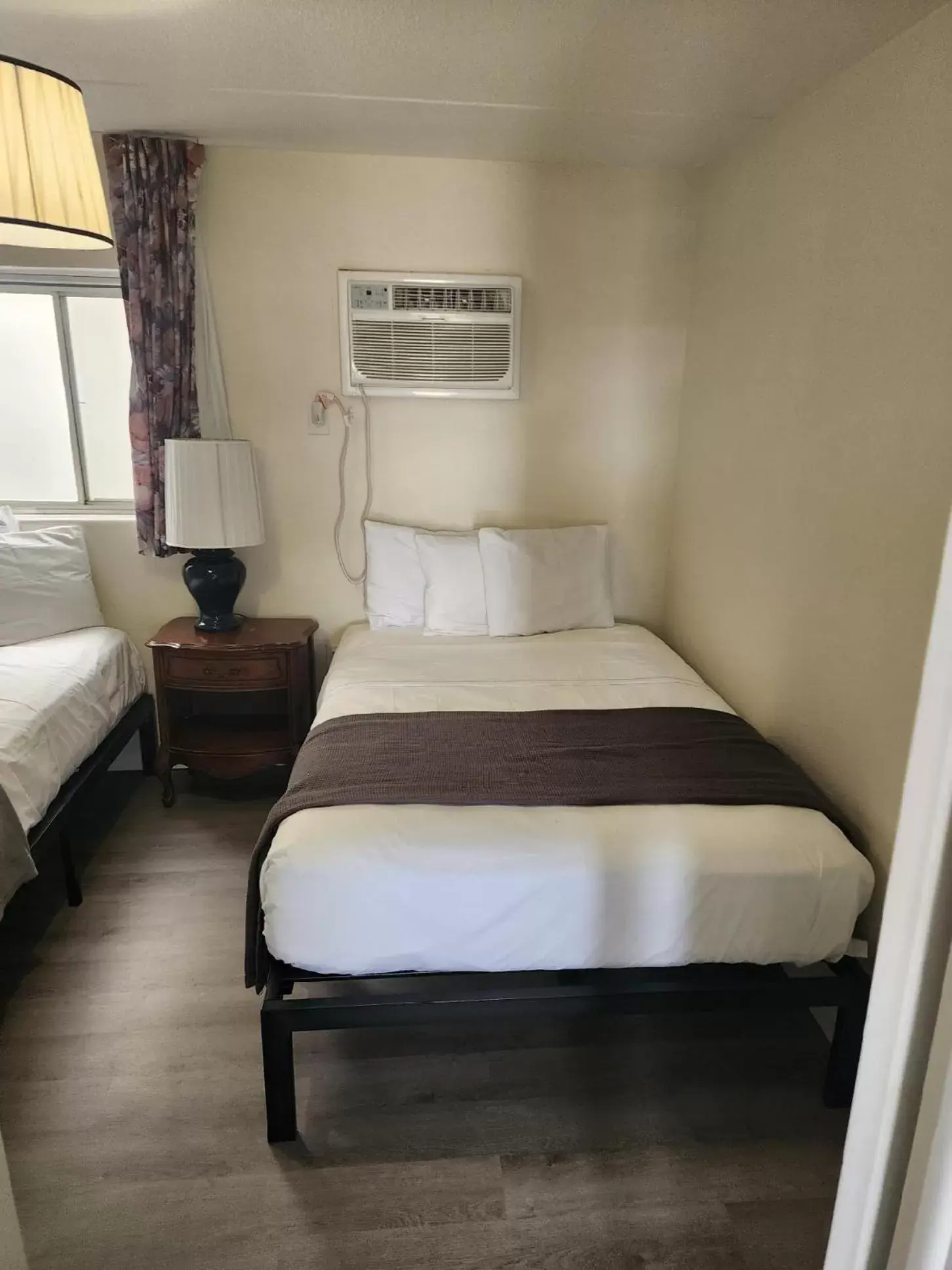 Bed in Yankee Clipper Resort Motel