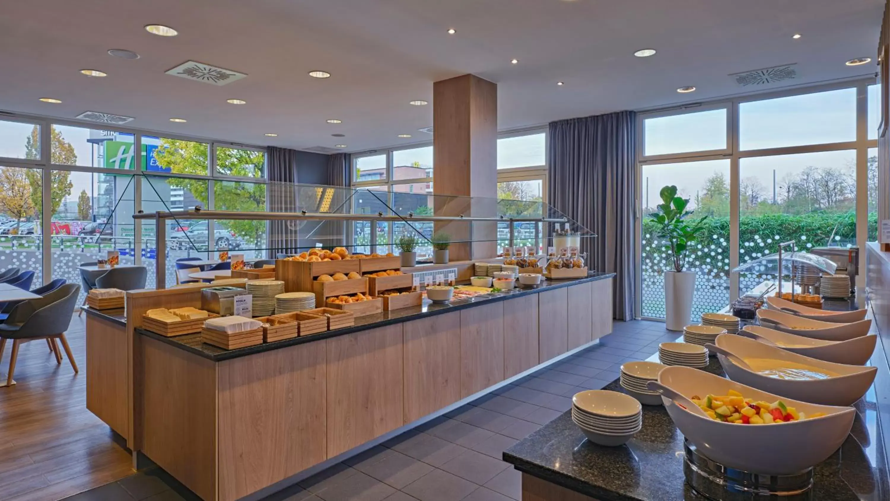 Breakfast, Restaurant/Places to Eat in Holiday Inn Express Duesseldorf City Nord, an IHG Hotel