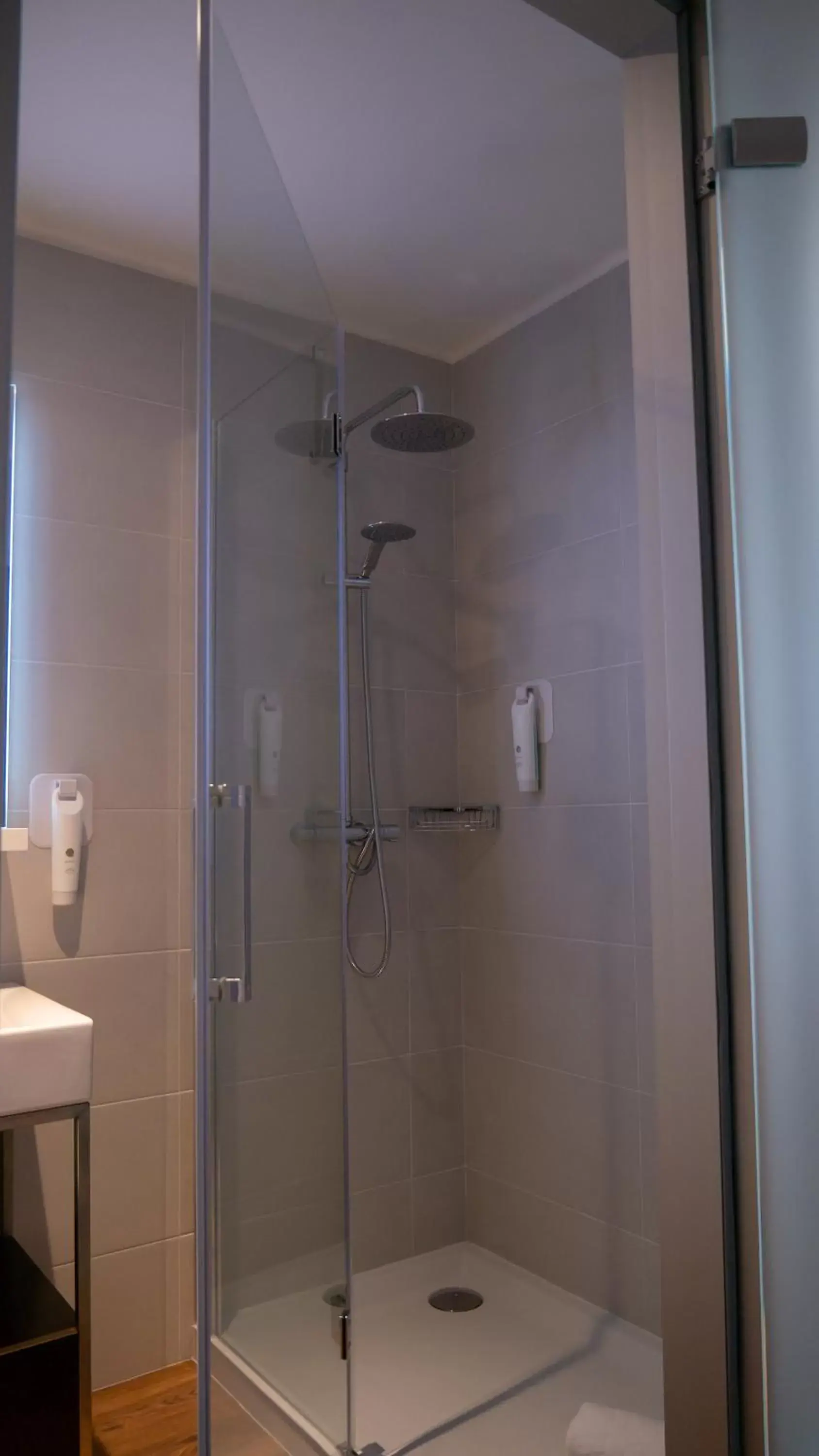 Shower, Bathroom in easyHotel Lisbon