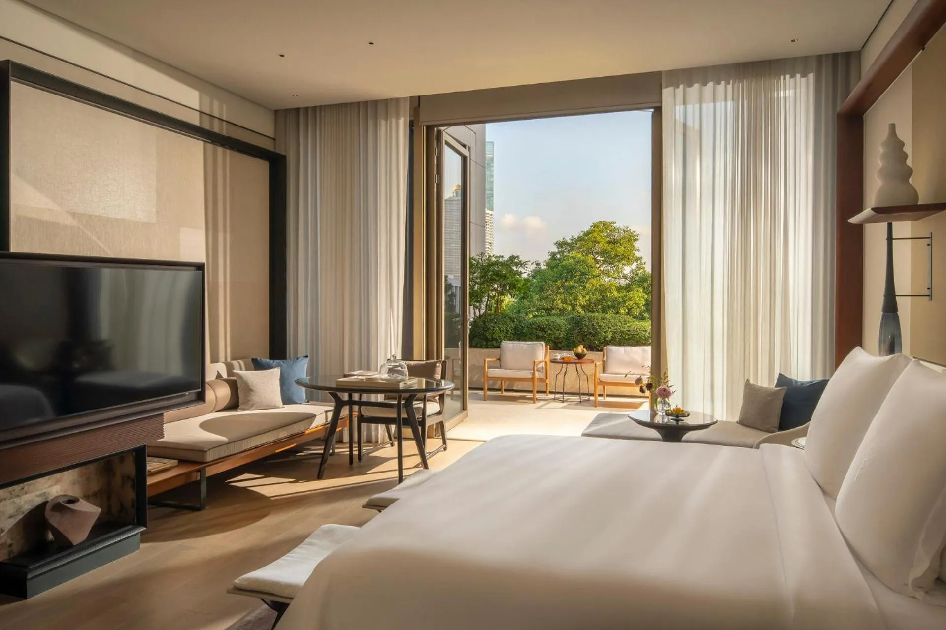 Bed in Four Seasons Hotel Bangkok at Chao Phraya River