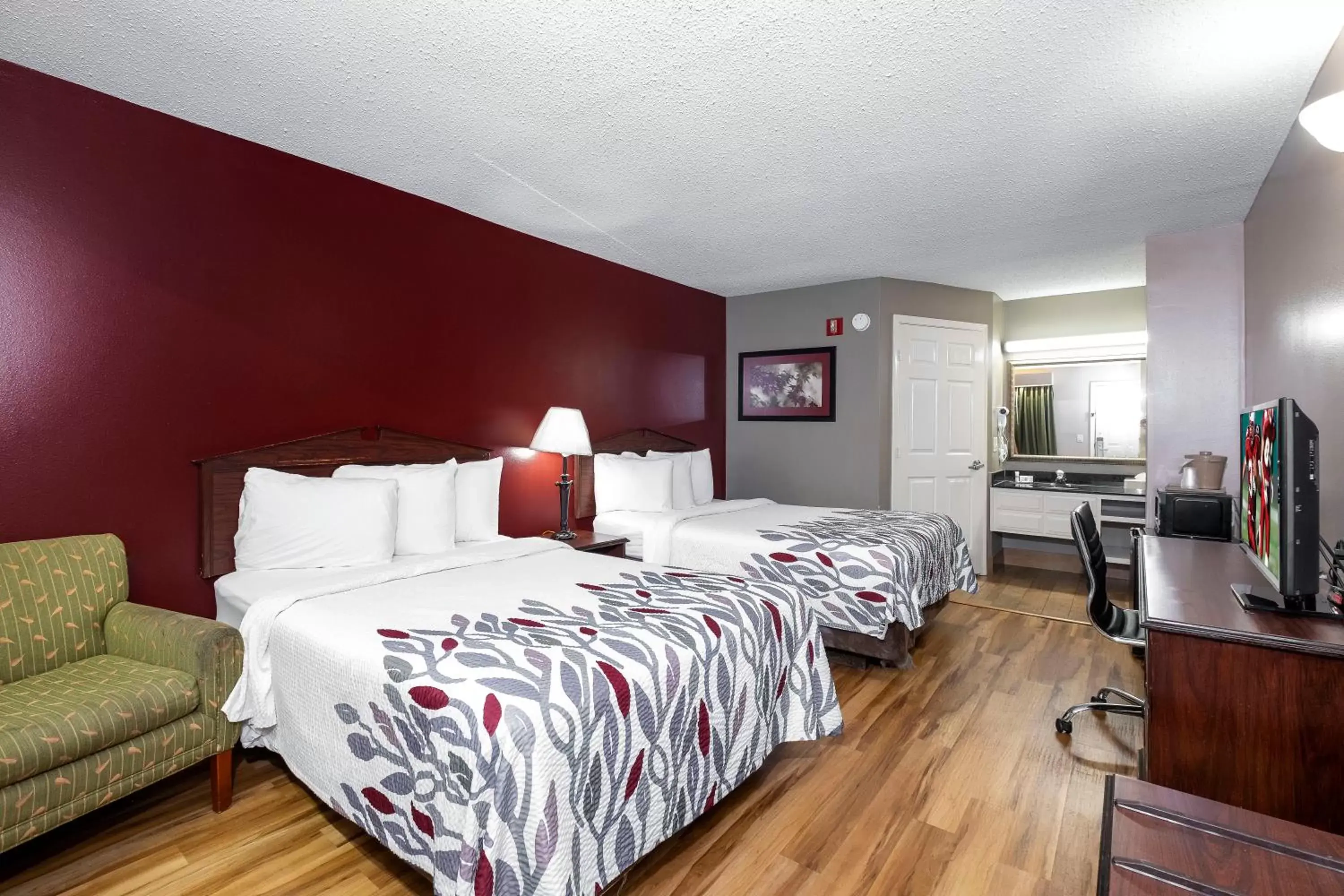 Photo of the whole room, Bed in Red Roof Inn & Suites Wilson