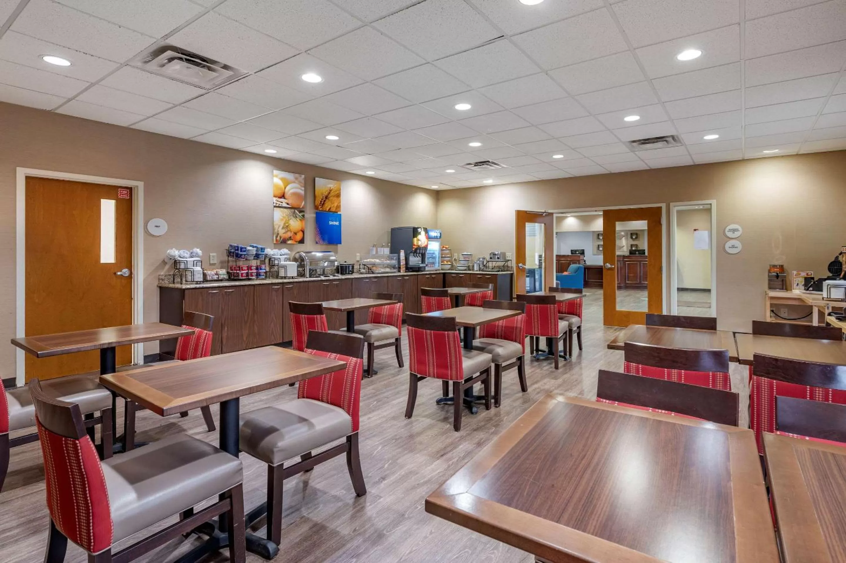 Restaurant/places to eat in Comfort Inn Louisville Southwest