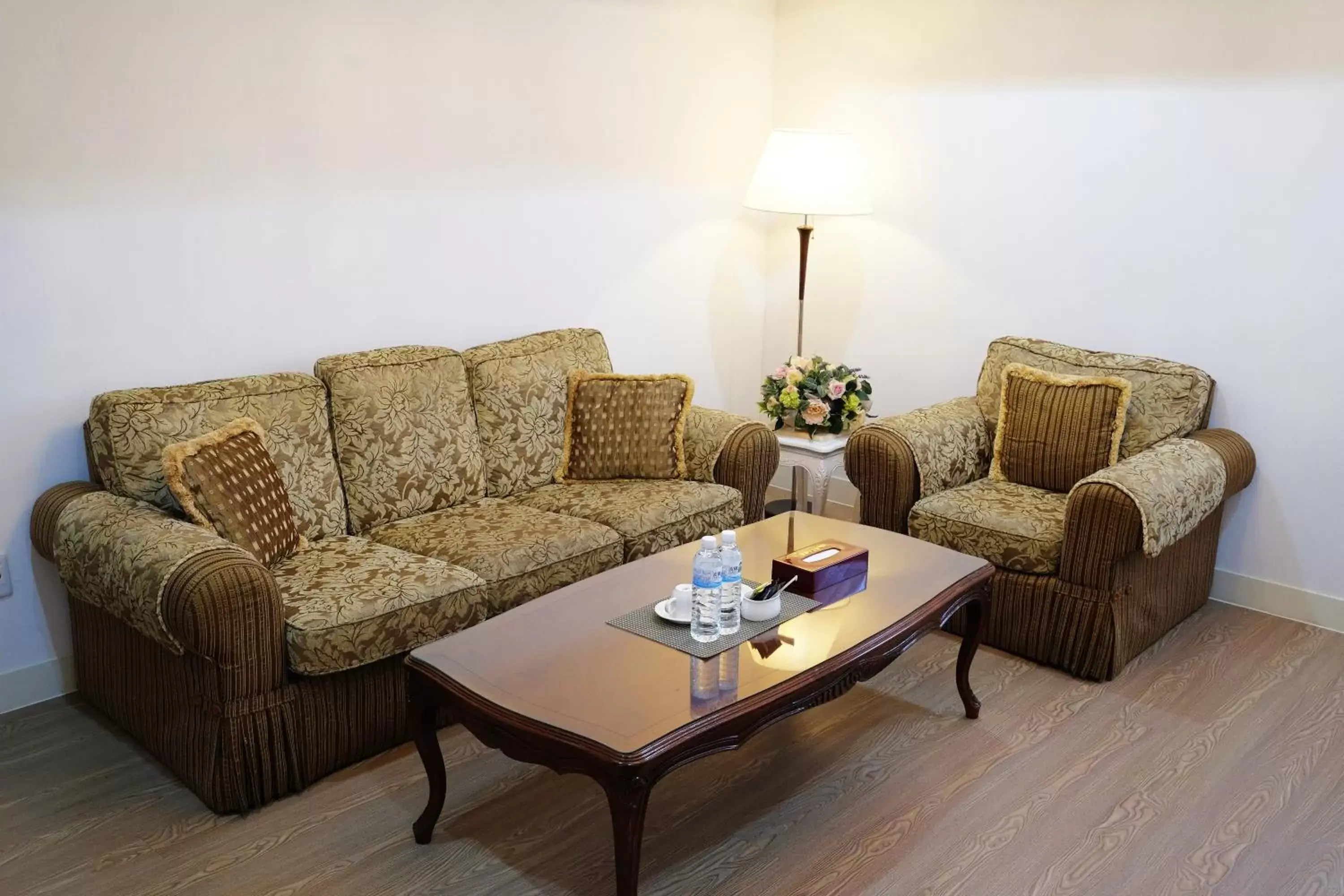 Living room, Seating Area in Dynasty Hotel