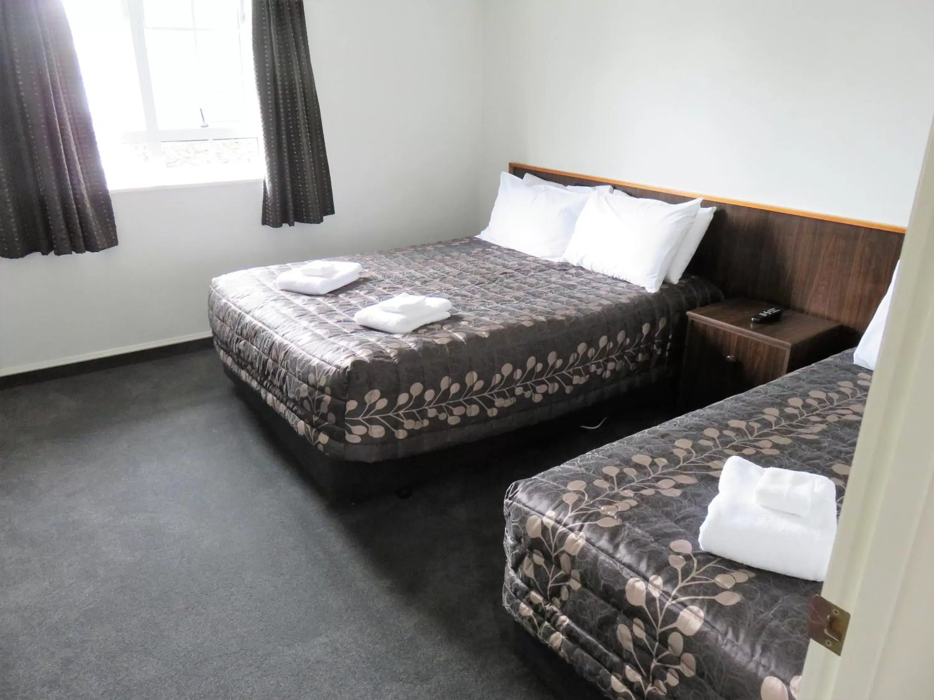 Bedroom, Bed in Admirals Motor Lodge
