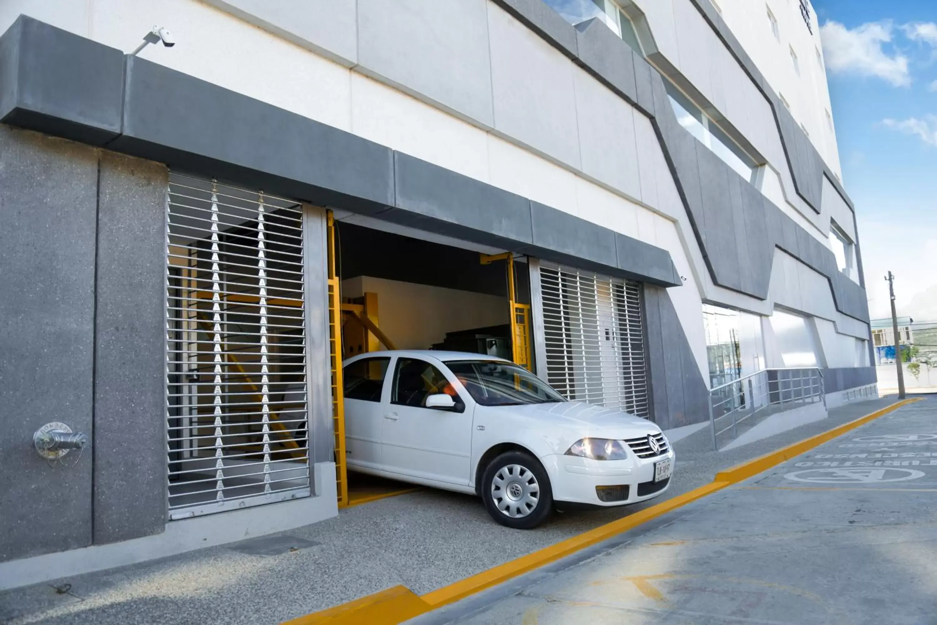 Facade/entrance in Life Hotel