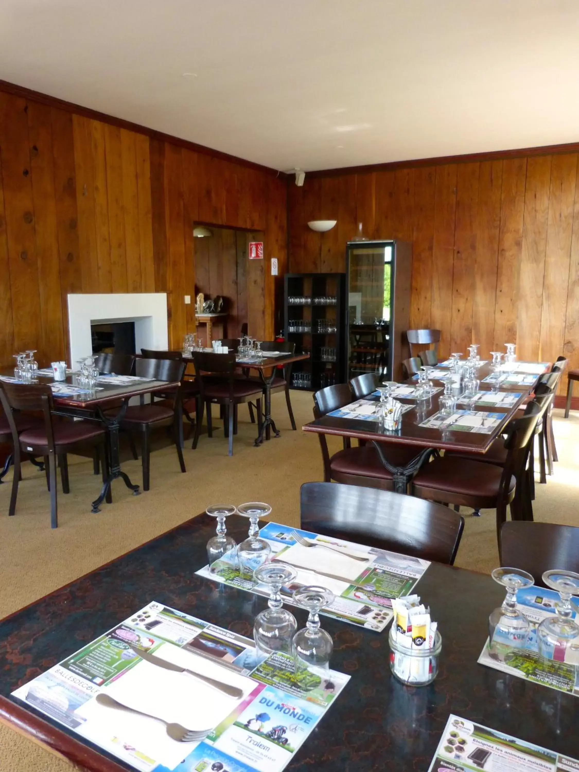 Restaurant/Places to Eat in Anjou Golf and Country Club