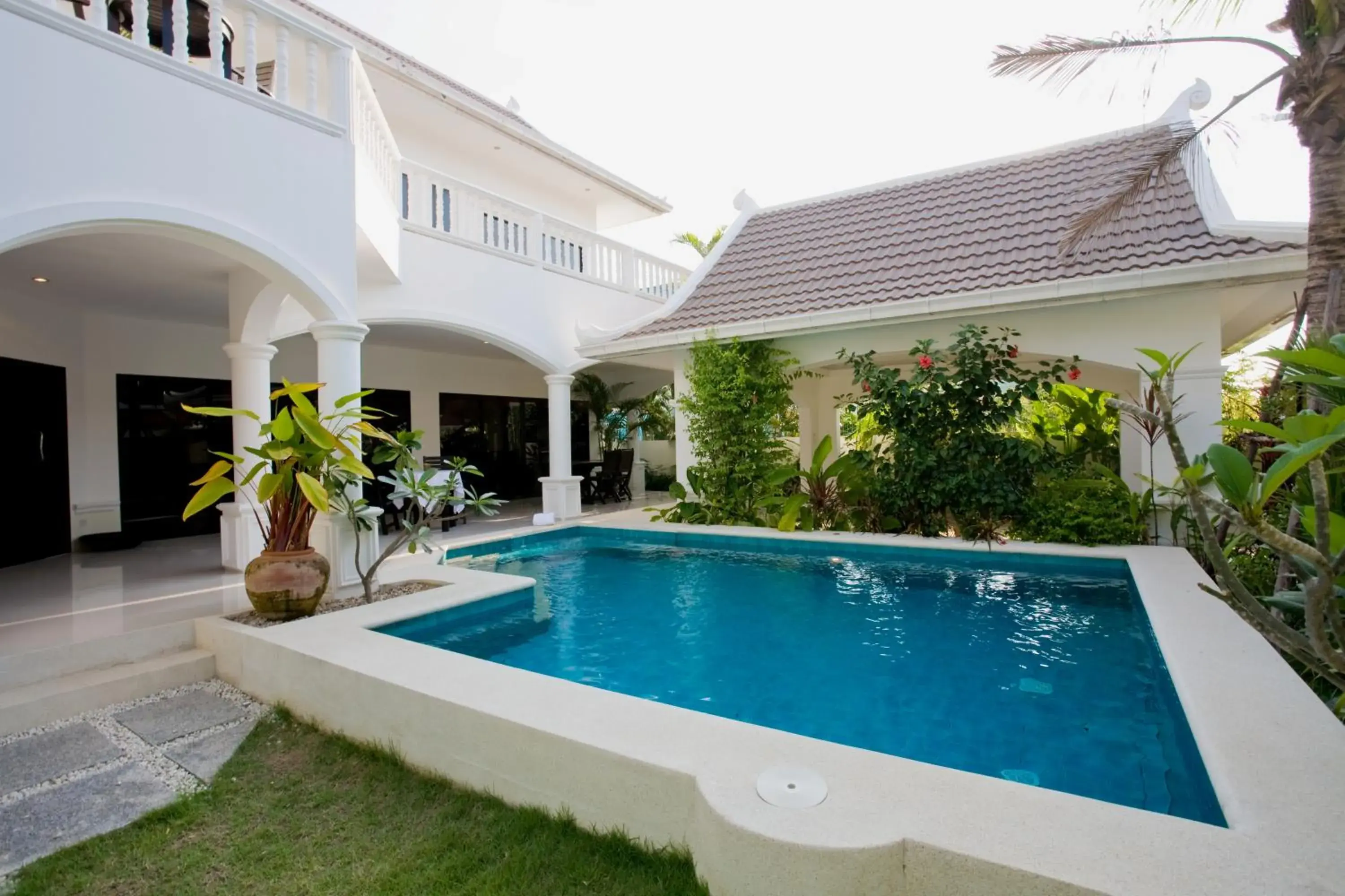 Swimming Pool in Palm Grove Resort, Pattaya