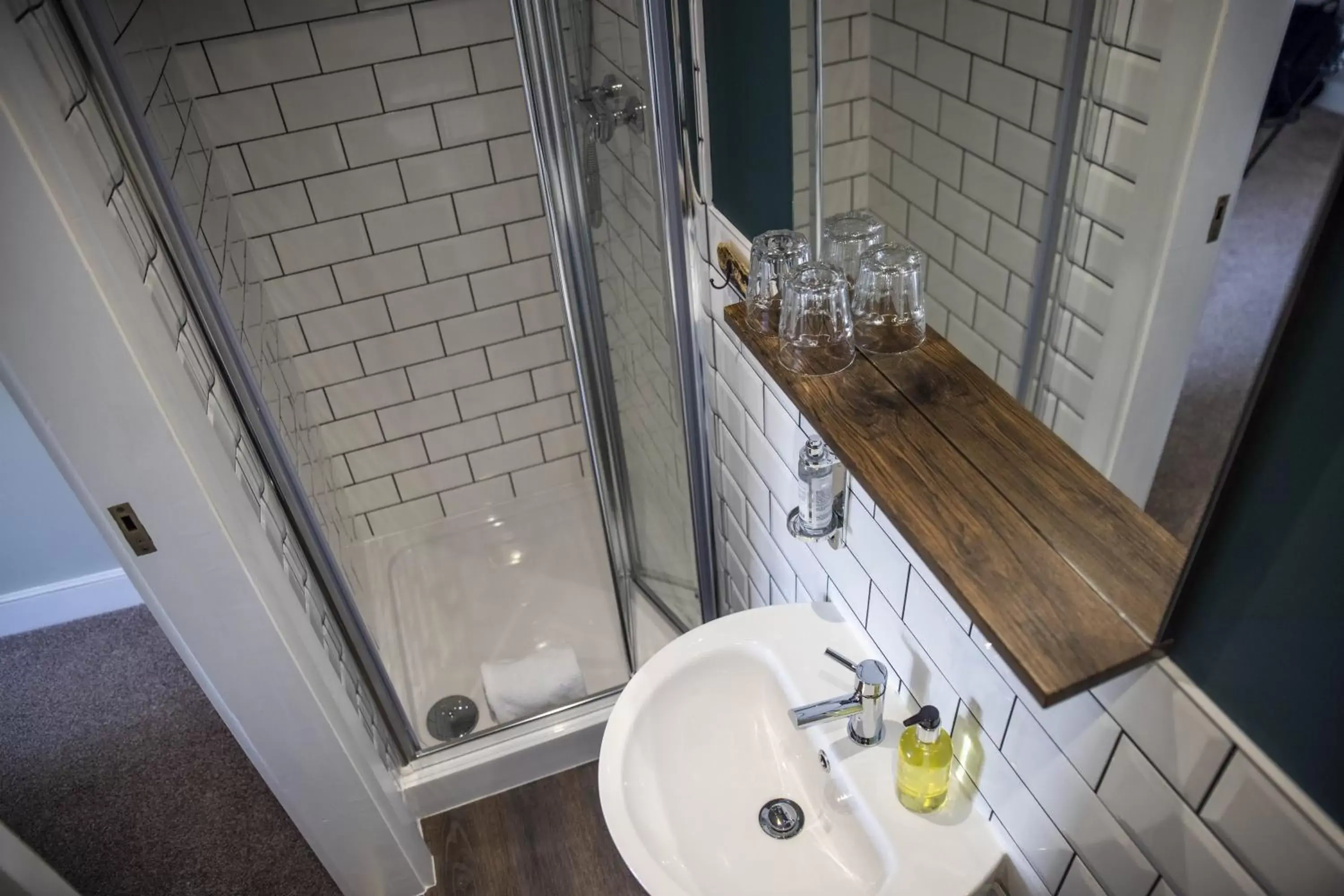 Bathroom in Church House Inn, Churchstow