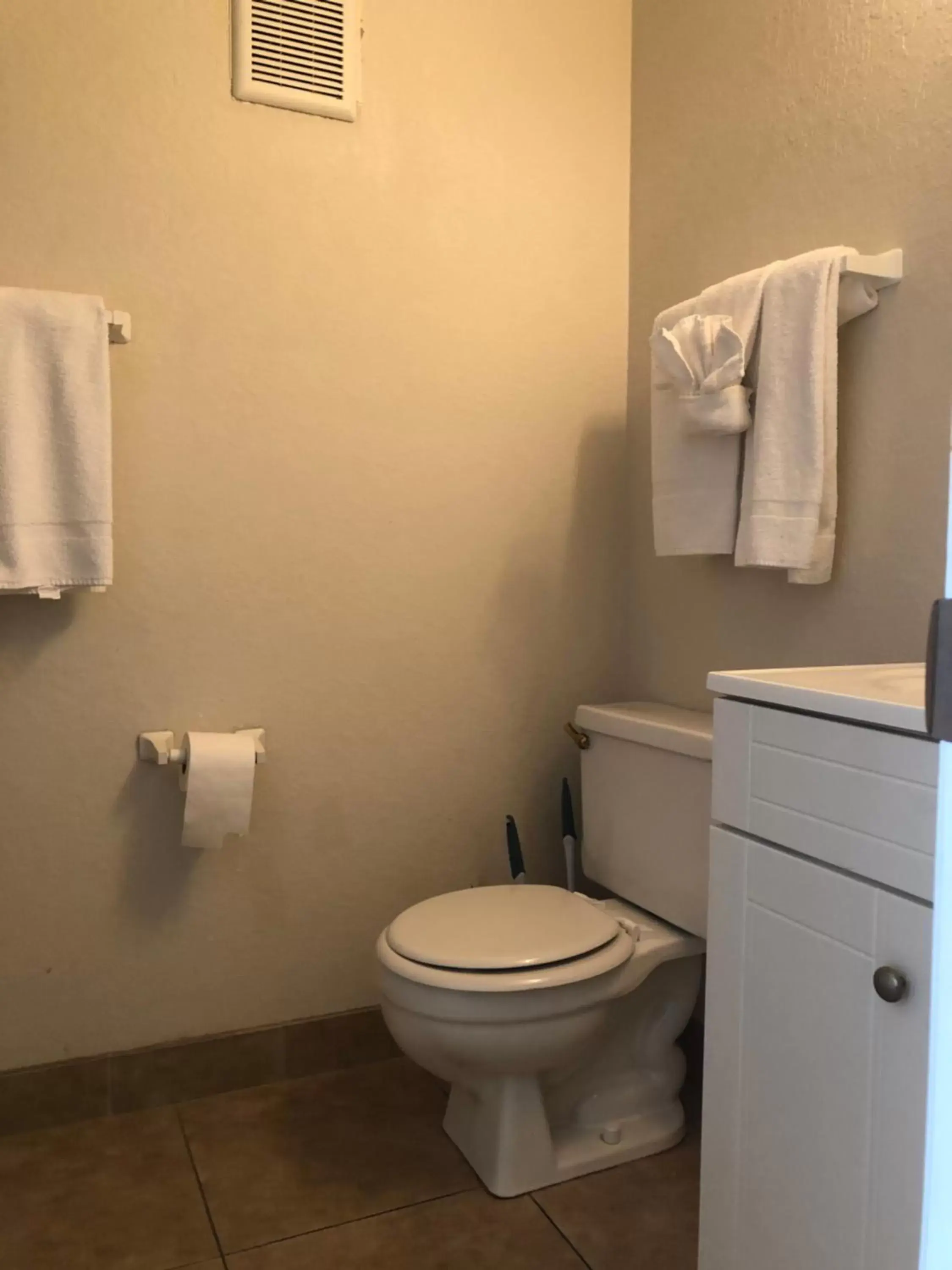 Bathroom in Holiday Isles Resort