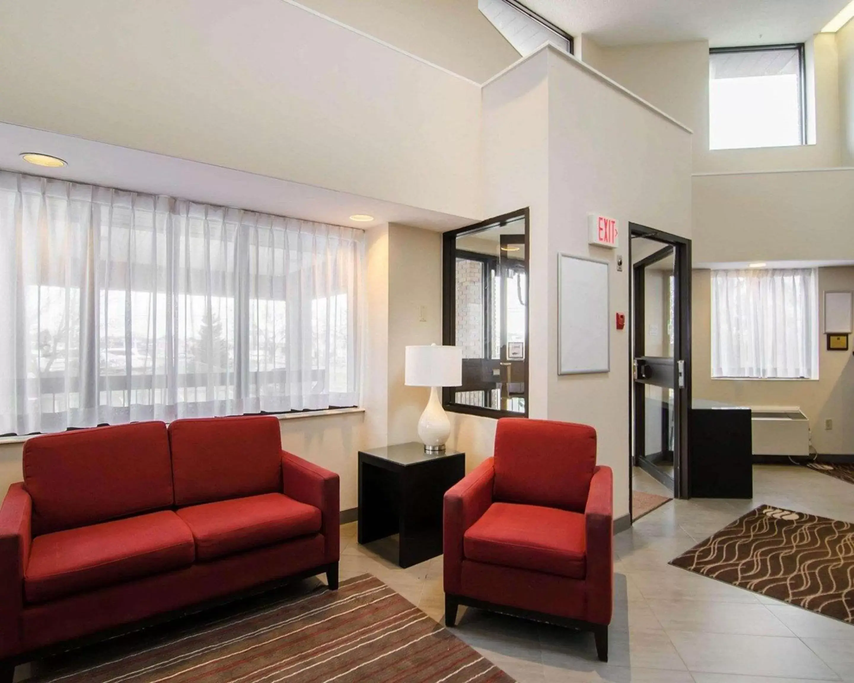 Lobby or reception, Seating Area in Comfort Inn Saskatoon