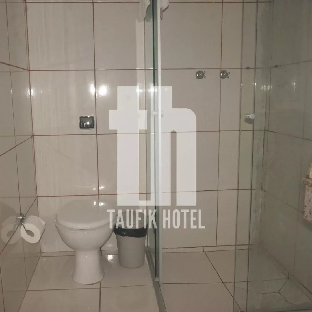 Shower, Bathroom in Taufik Hotel