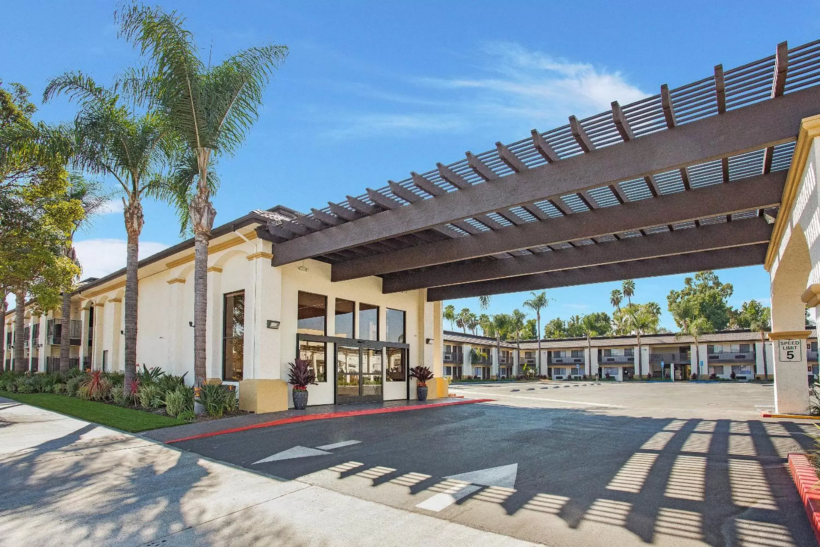 Street view, Property Building in Stanford Inn & Suites Anaheim