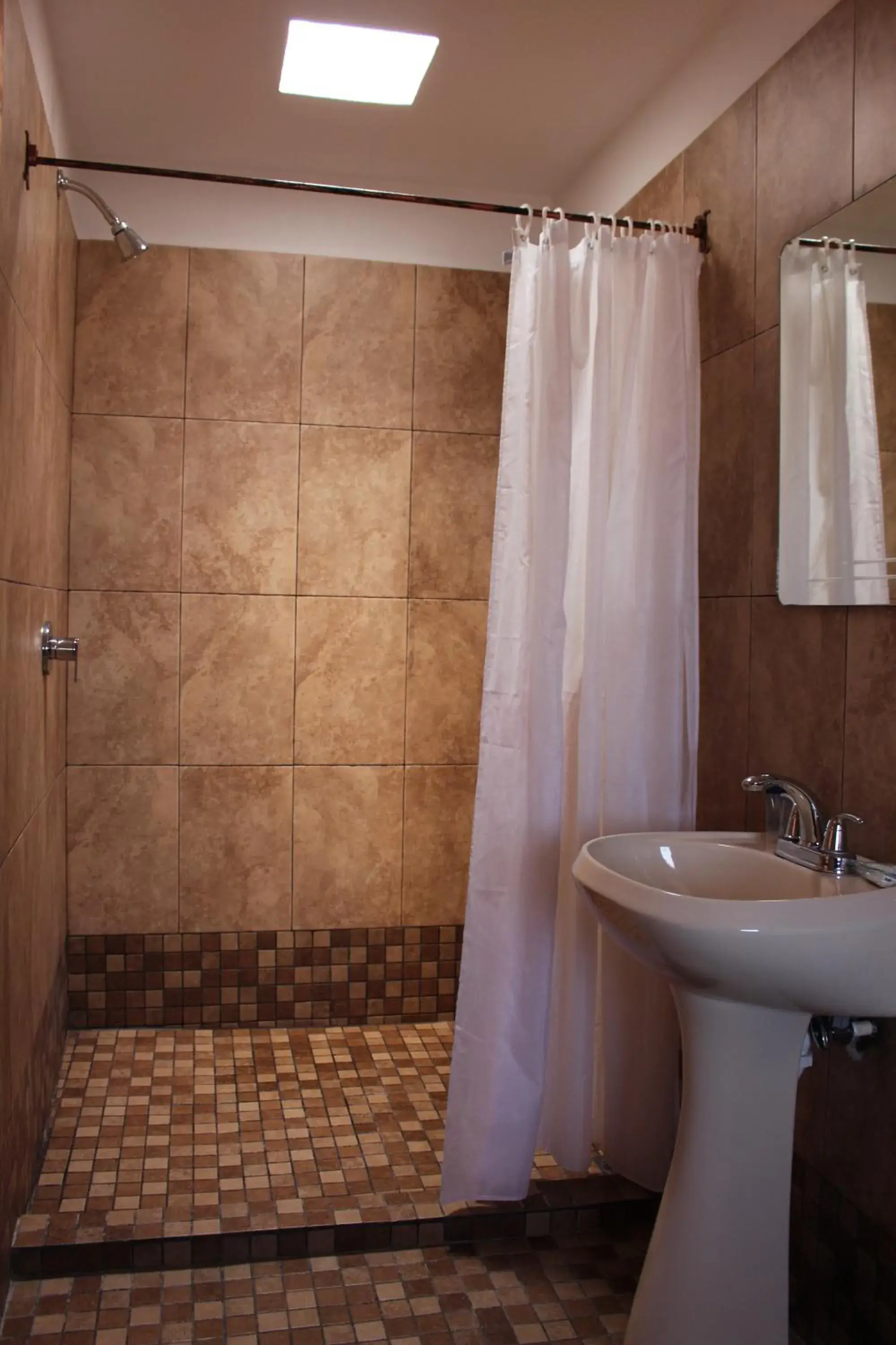 Shower, Bathroom in Hotel Casa Margarita