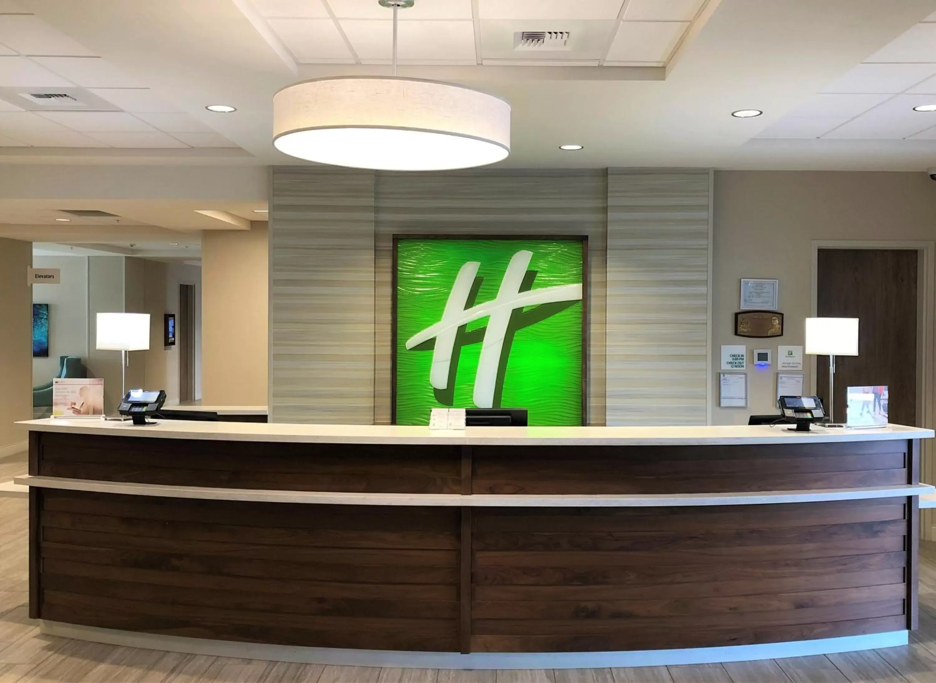 Property building in Holiday Inn & Suites Bellingham by IHG Property building in Holiday Inn & Suites Bellingham by IHG