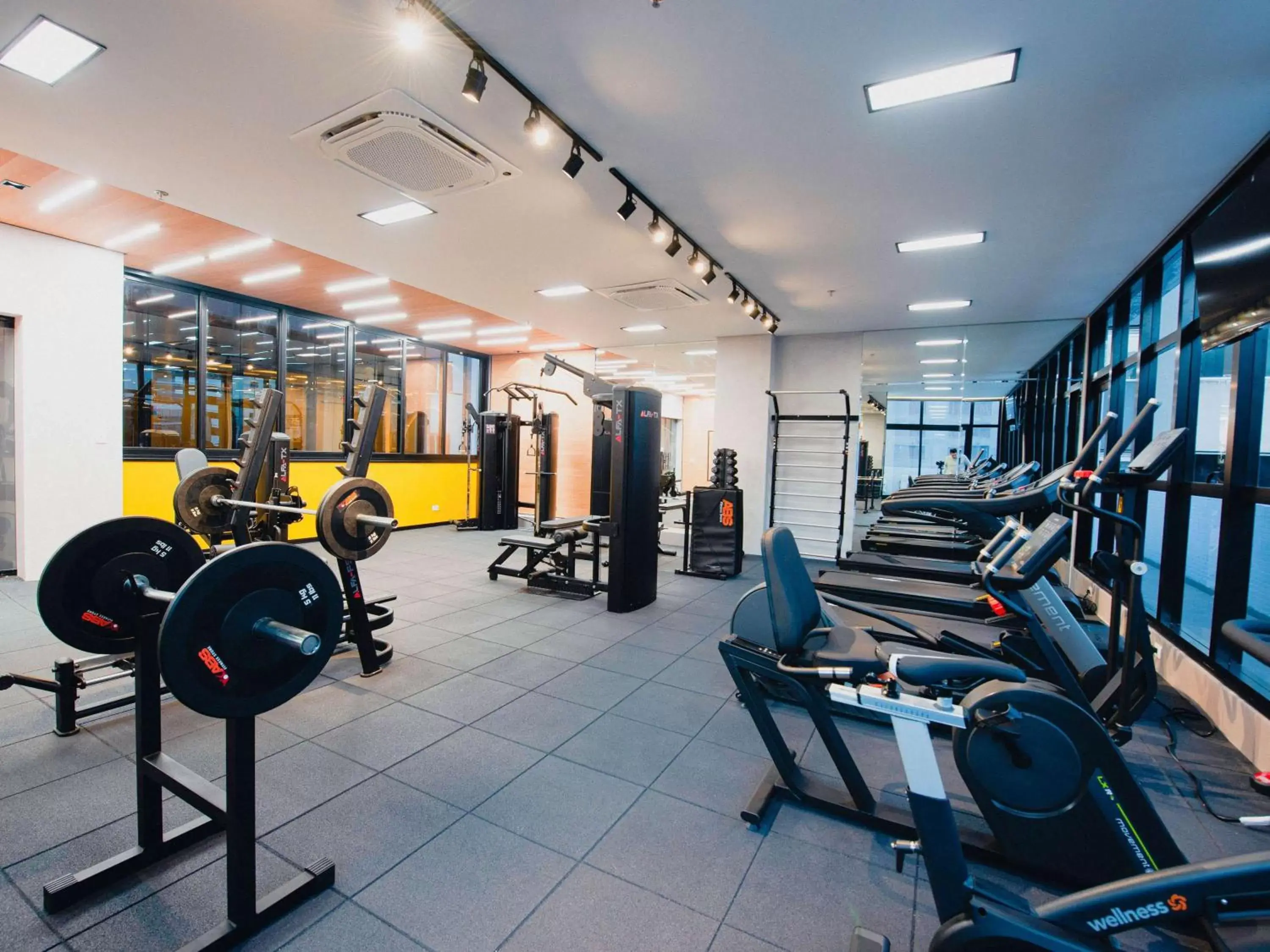 Property building, Fitness Center/Facilities in ibis Curitiba Shopping