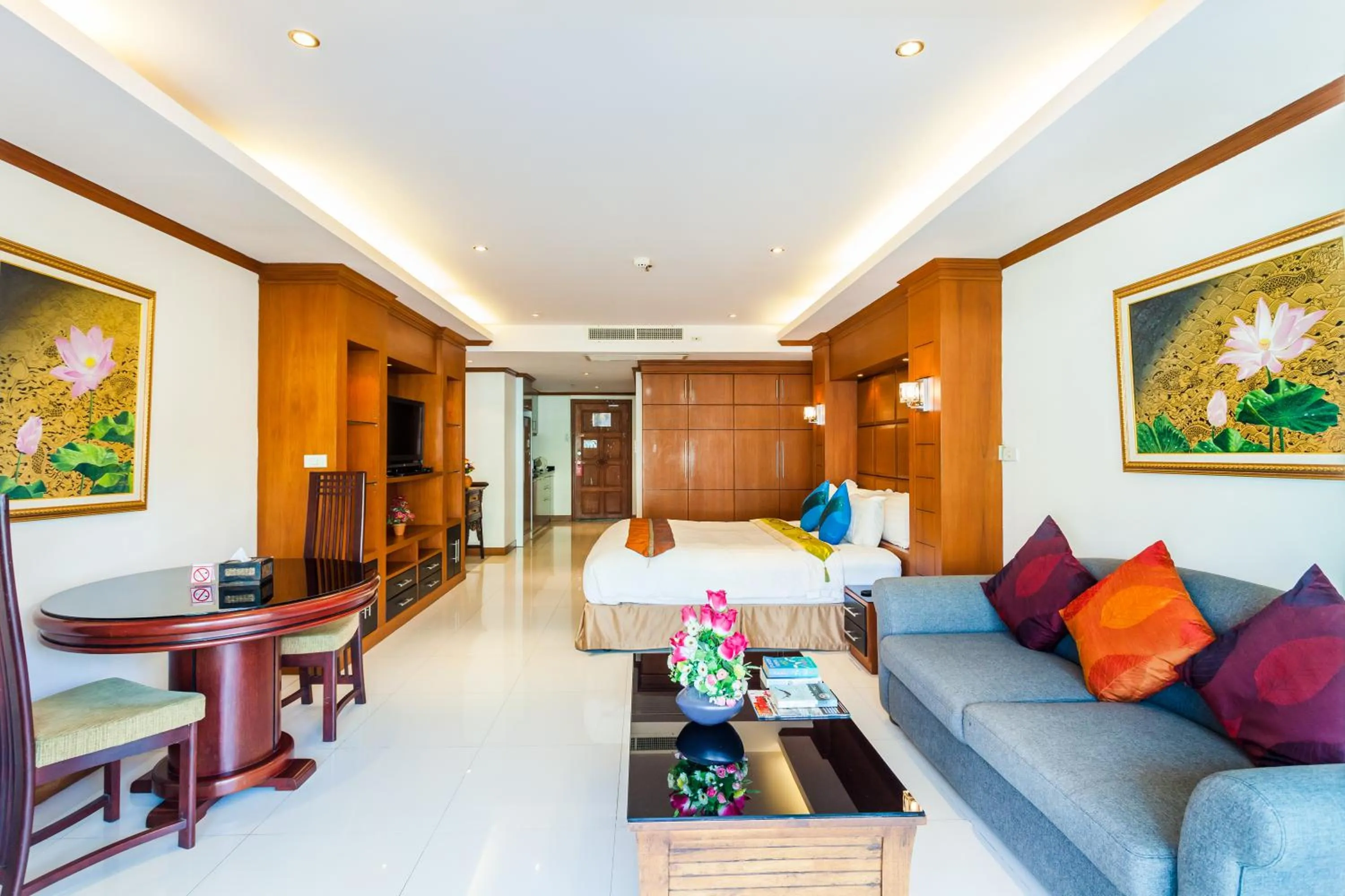 Photo of the whole room in Tara Court Hotel