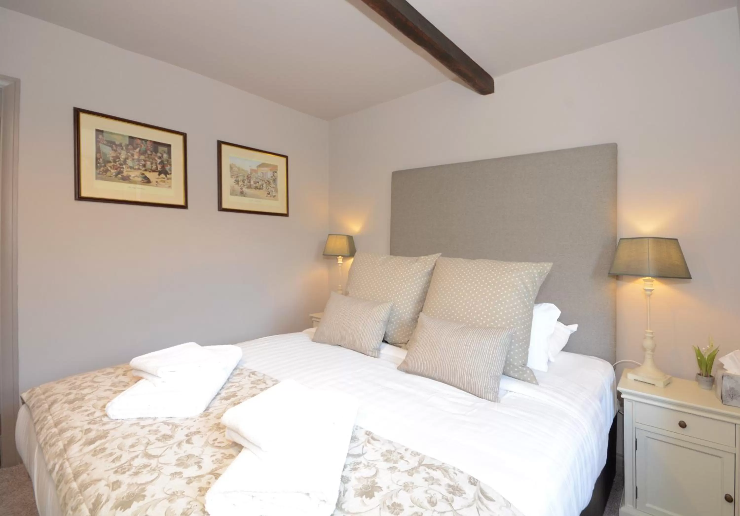 Bedroom, Bed in The Alma Inn