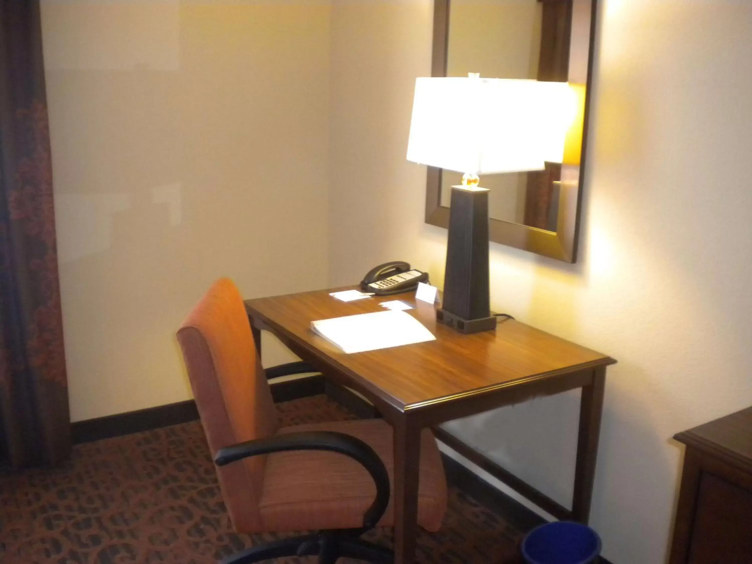 Bed in Hampton Inn & Suites Cincinnati / Uptown - University Area