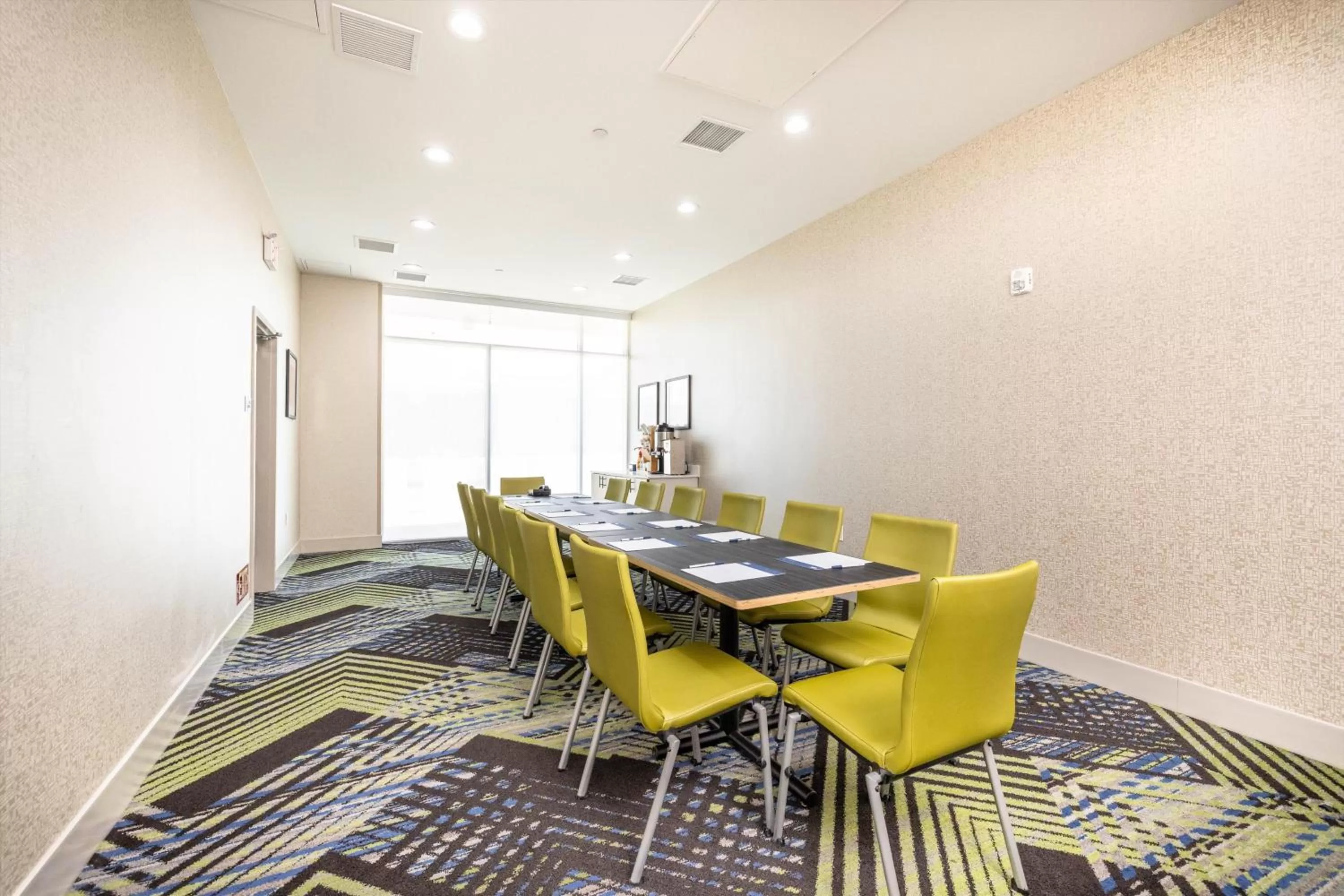 Meeting/conference room in Holiday Inn Express & Suites - San Jose Silicon Valley by IHG