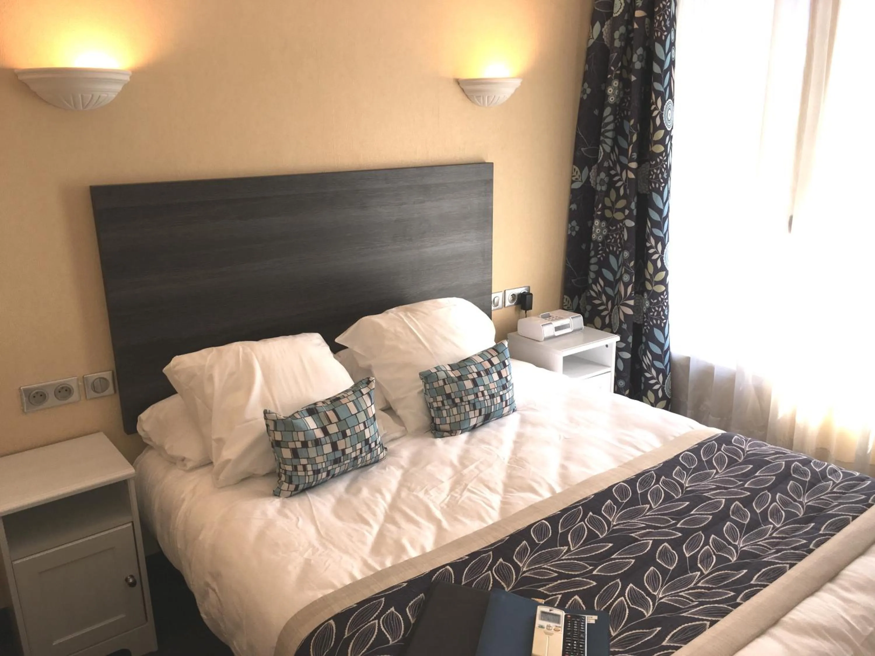 Bed in Hotel Cayrons Vence & St Paul de Vence