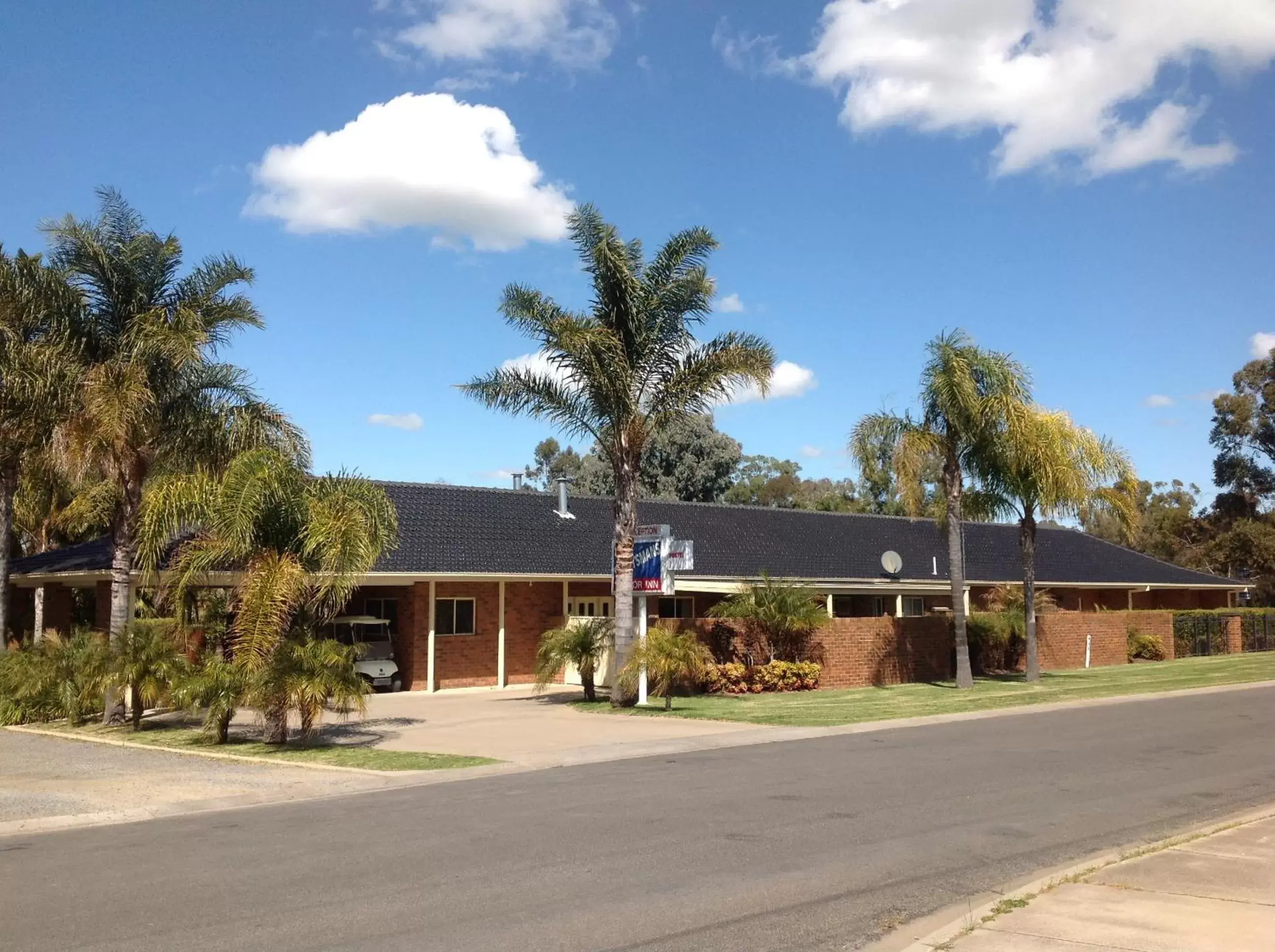 Facade/entrance, Property Building in Sportsmans Motor Inn