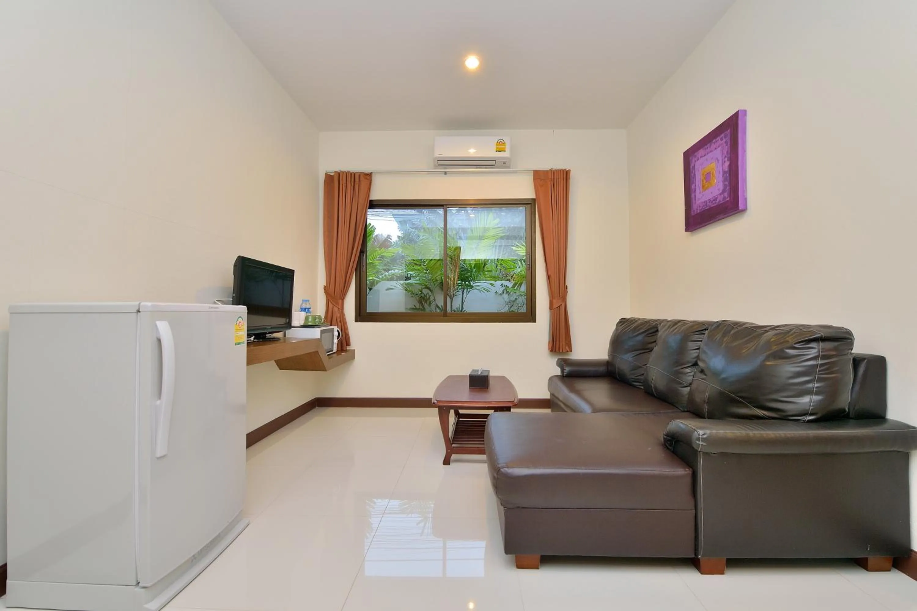 Photo of the whole room in Happy Cottage