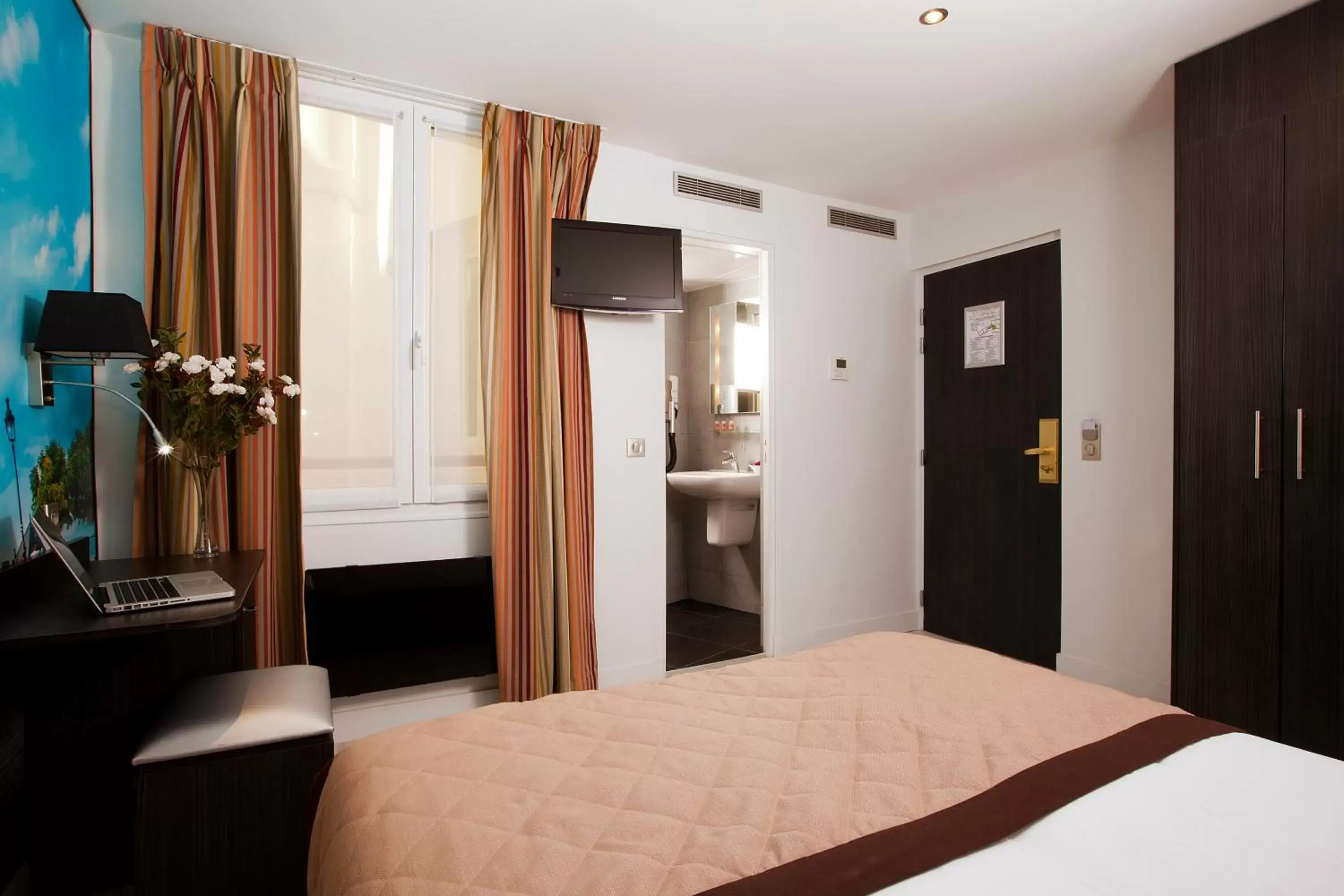 Bed in Hôtel Eden Opéra