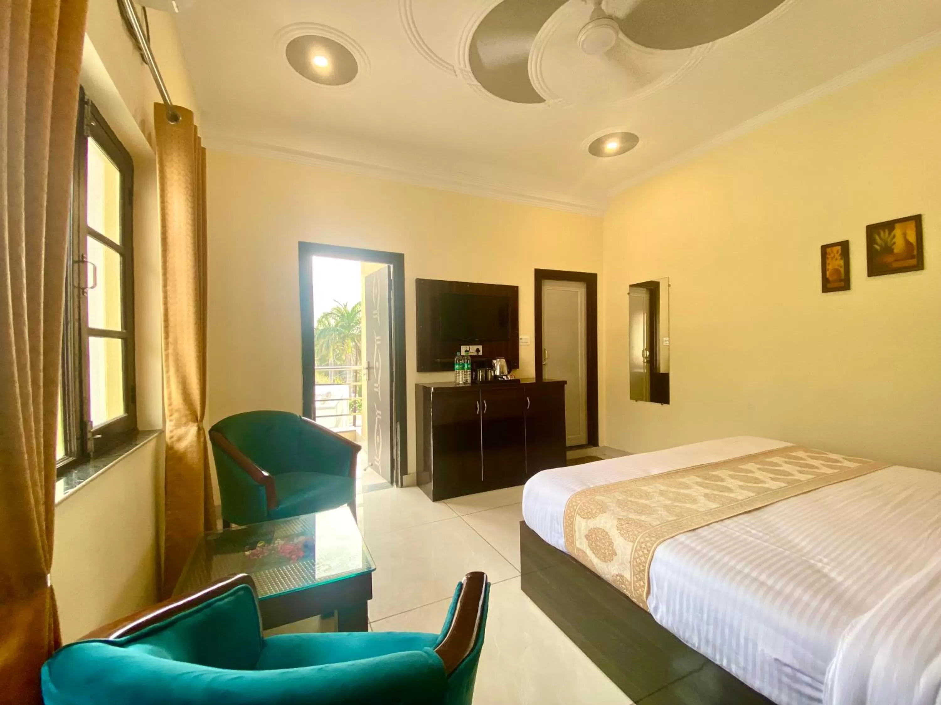 hair dresser, Bed in Tapovan New Residency - 5 minutes walk to Laxman jhula