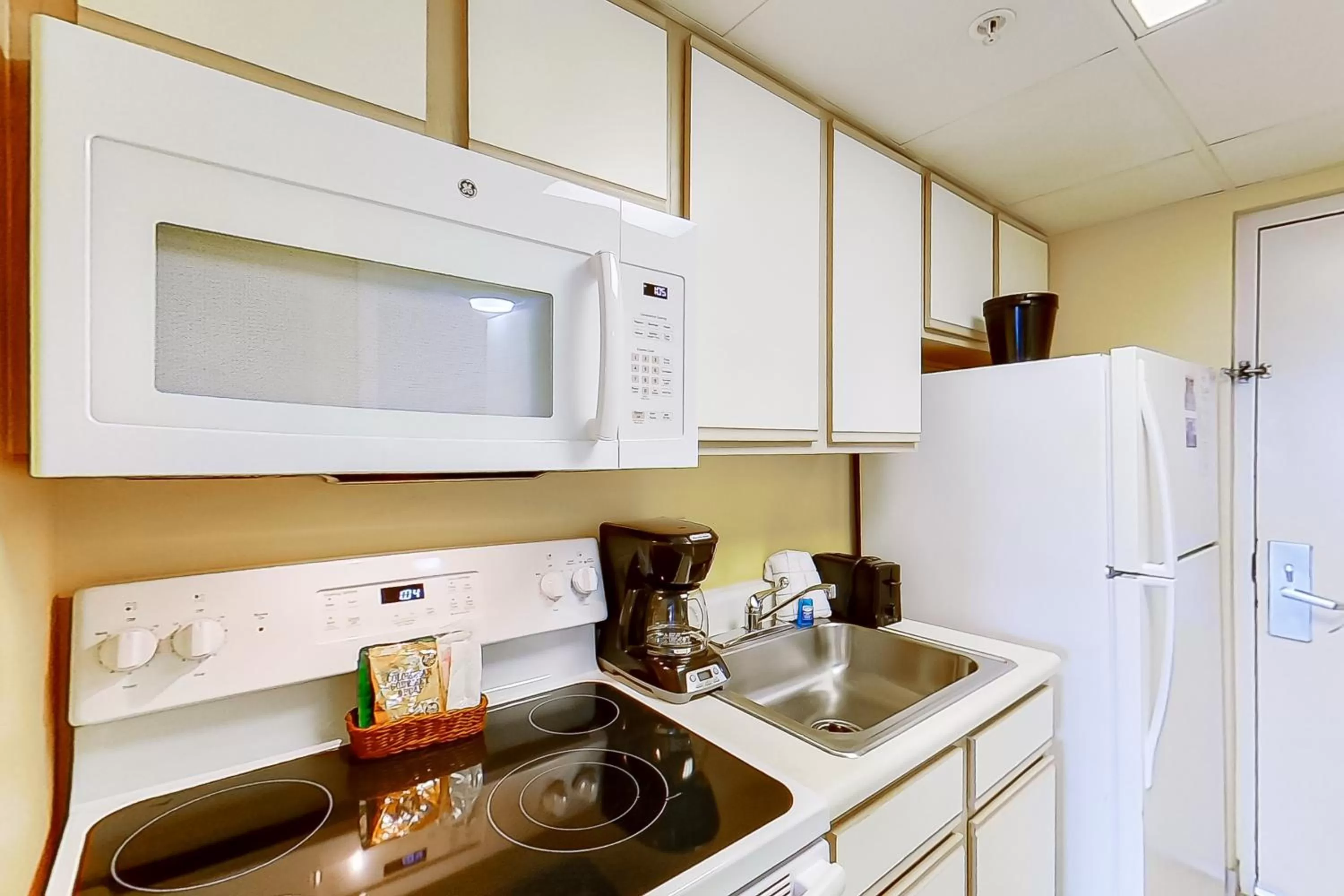 Kitchen/Kitchenette in Camelot by the Sea