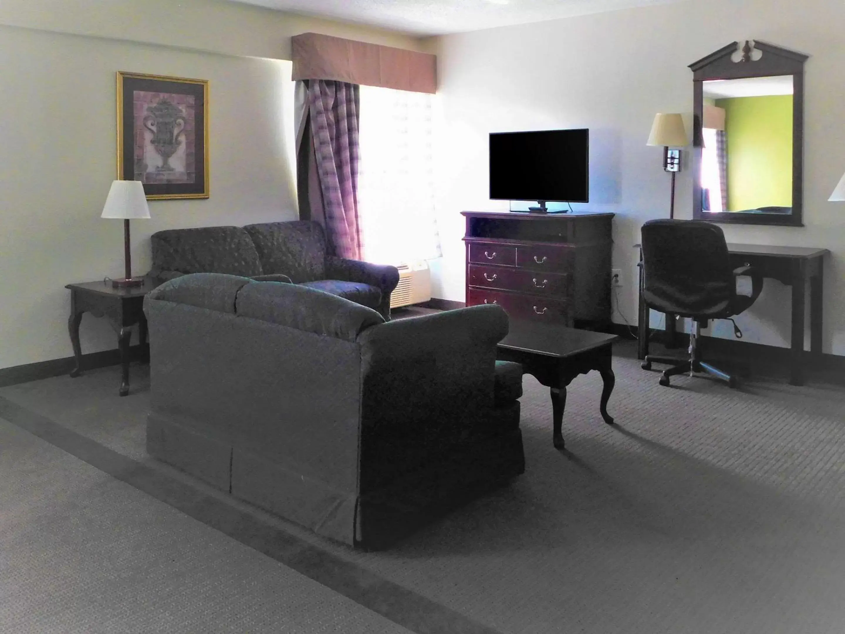 Photo of the whole room, Seating Area in Quality Inn & Suites Thomasville