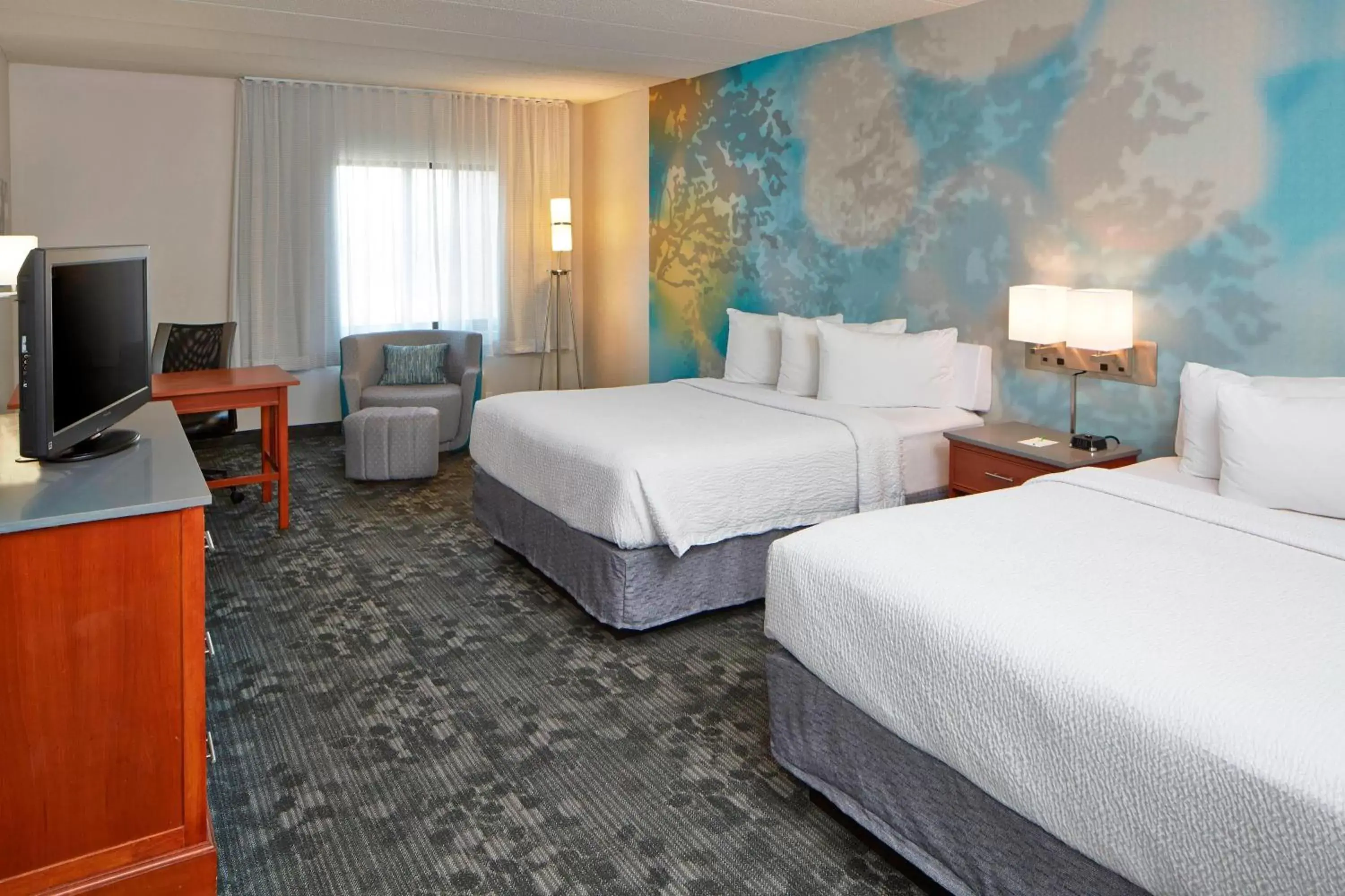 Photo of the whole room, Bed in Courtyard by Marriott Bloomington Mall of America