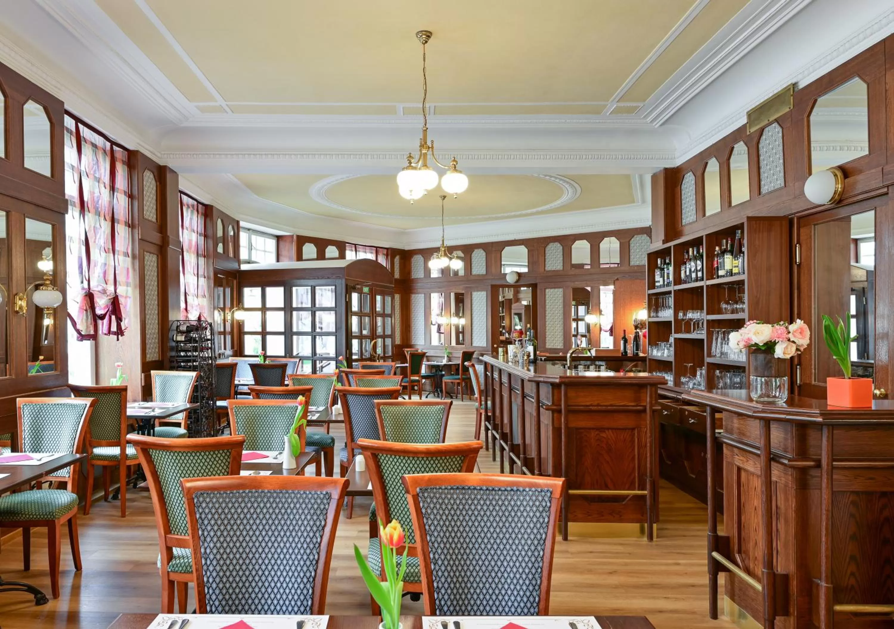 Restaurant/places to eat in Hotel Continental