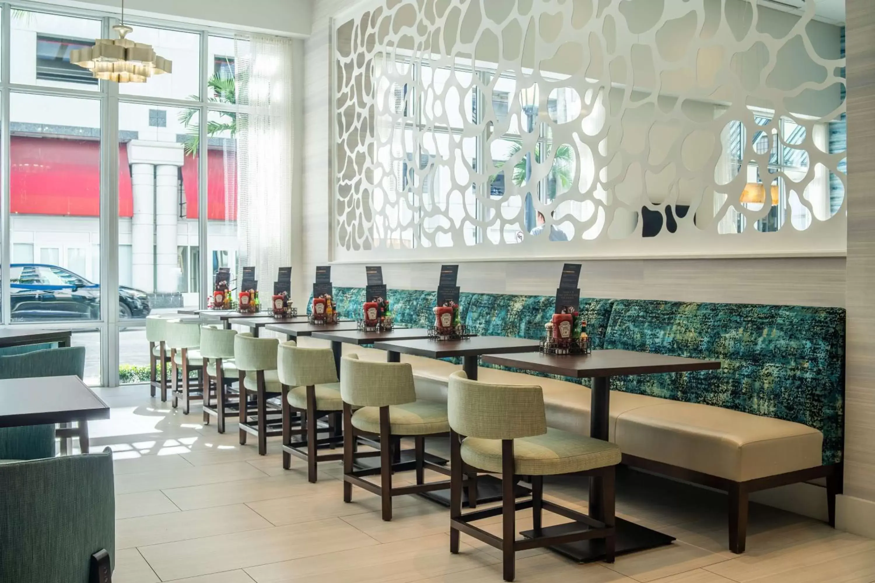Restaurant/places to eat, Lounge/Bar in Hyatt Place West Palm Beach