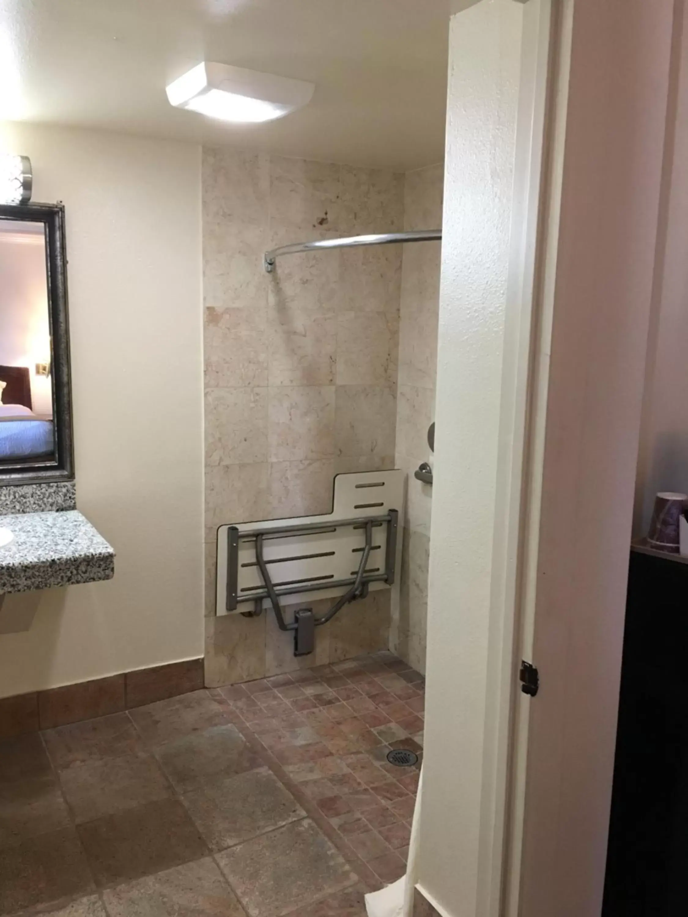 Queen Room - Disability Access in Arbor Inn Monterey Queen Room - Disability Access in Arbor Inn Monterey