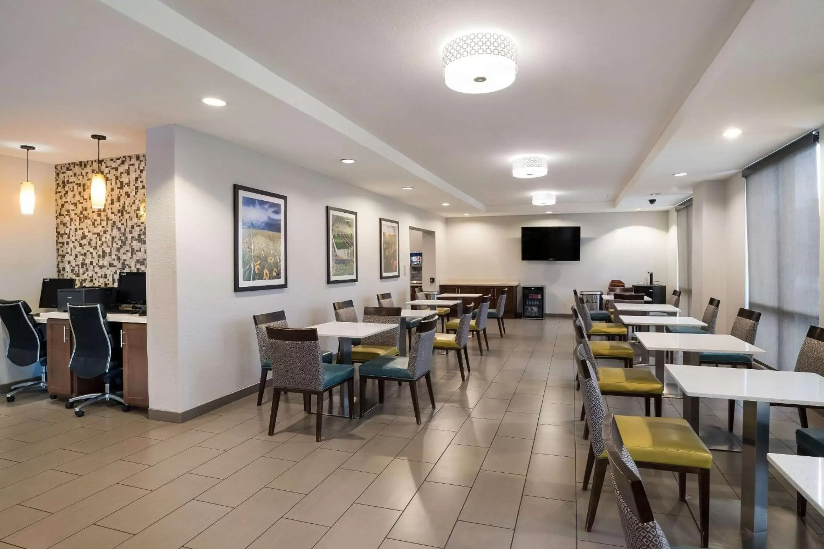 Breakfast, Restaurant/Places to Eat in Comfort Inn & Suites Victoria North