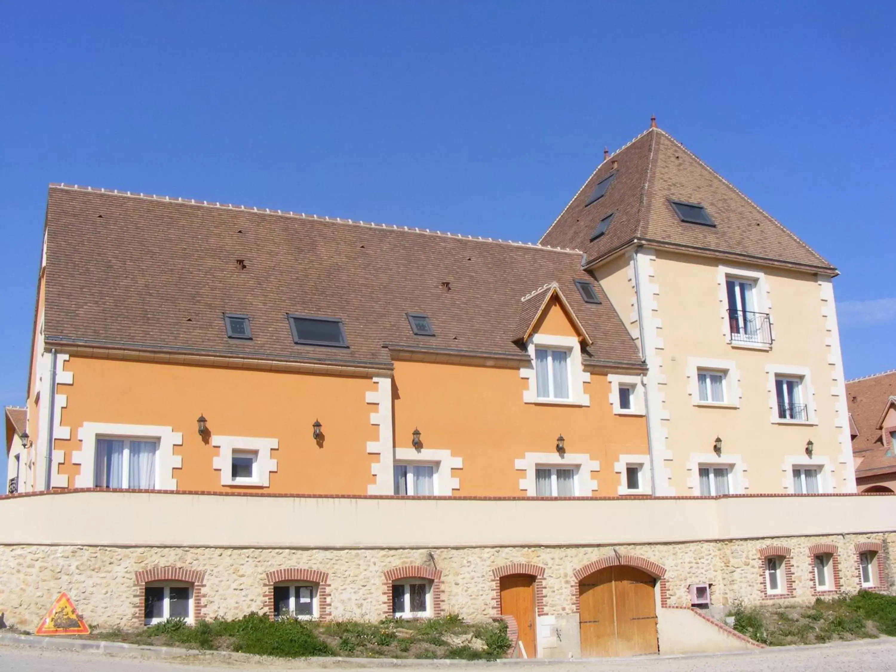 Facade/entrance, Property Building in Les Belleme Golf - Self-catering Apartments