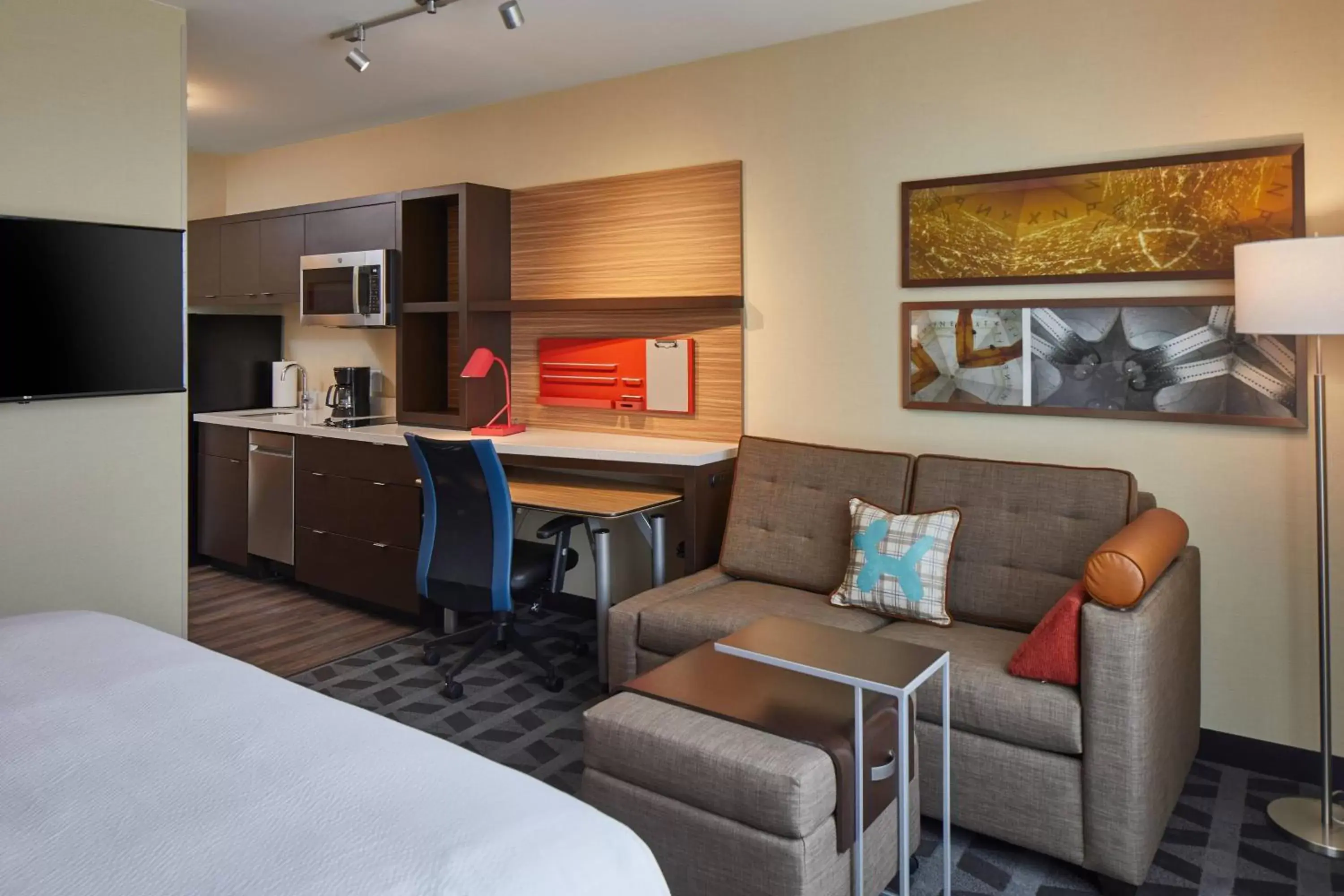 Photo of the whole room, Seating Area in TownePlace Suites by Marriott Columbus North - OSU