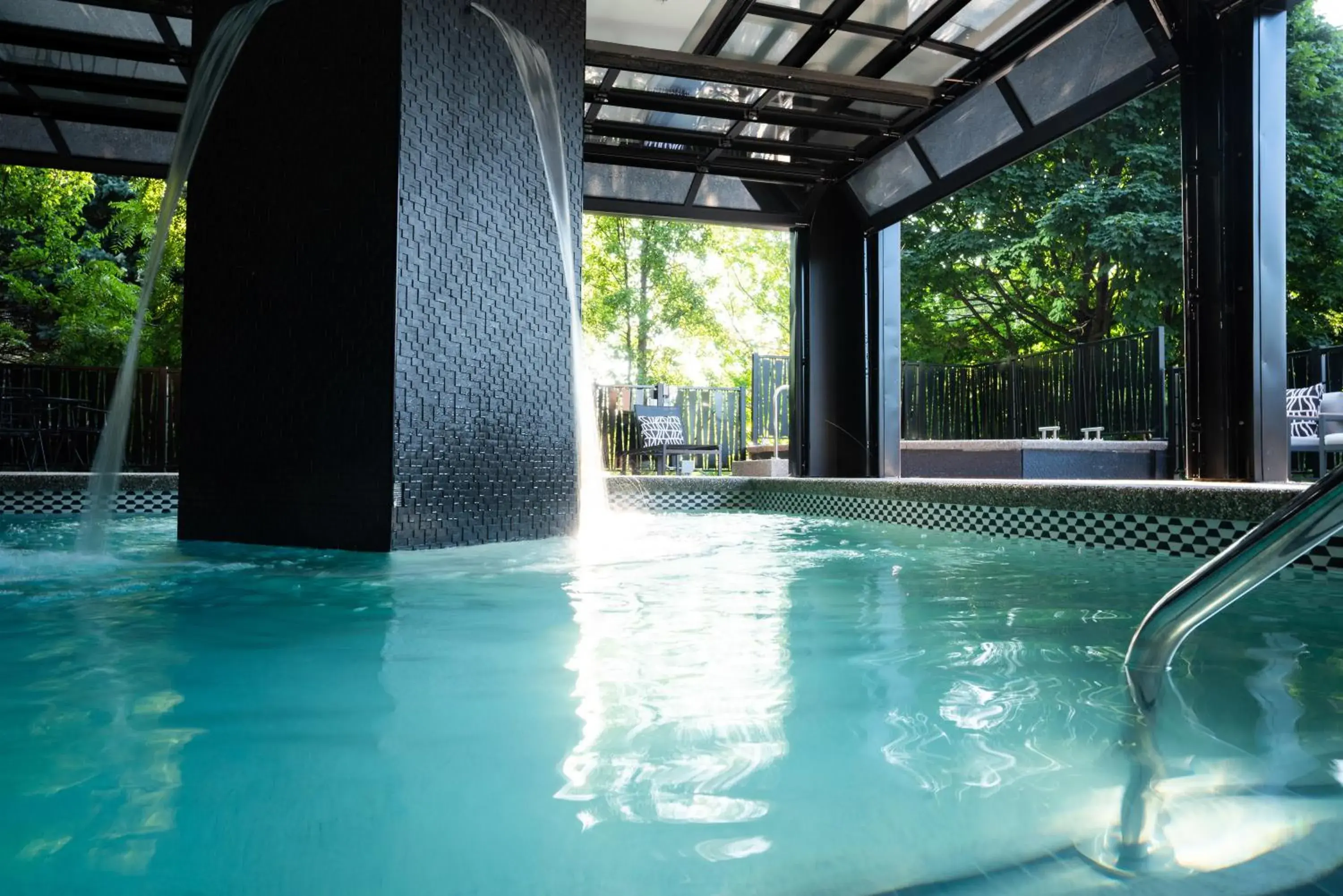 Swimming Pool in Hotel Earl of Charlevoix